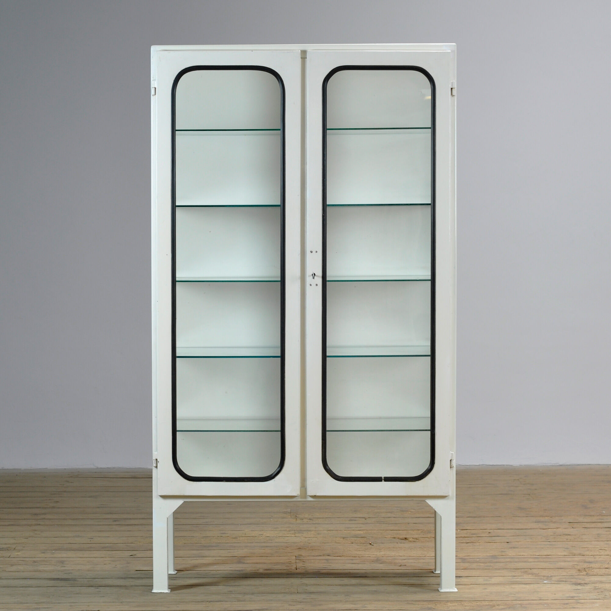 Cabinet médical vintage, années 1970
