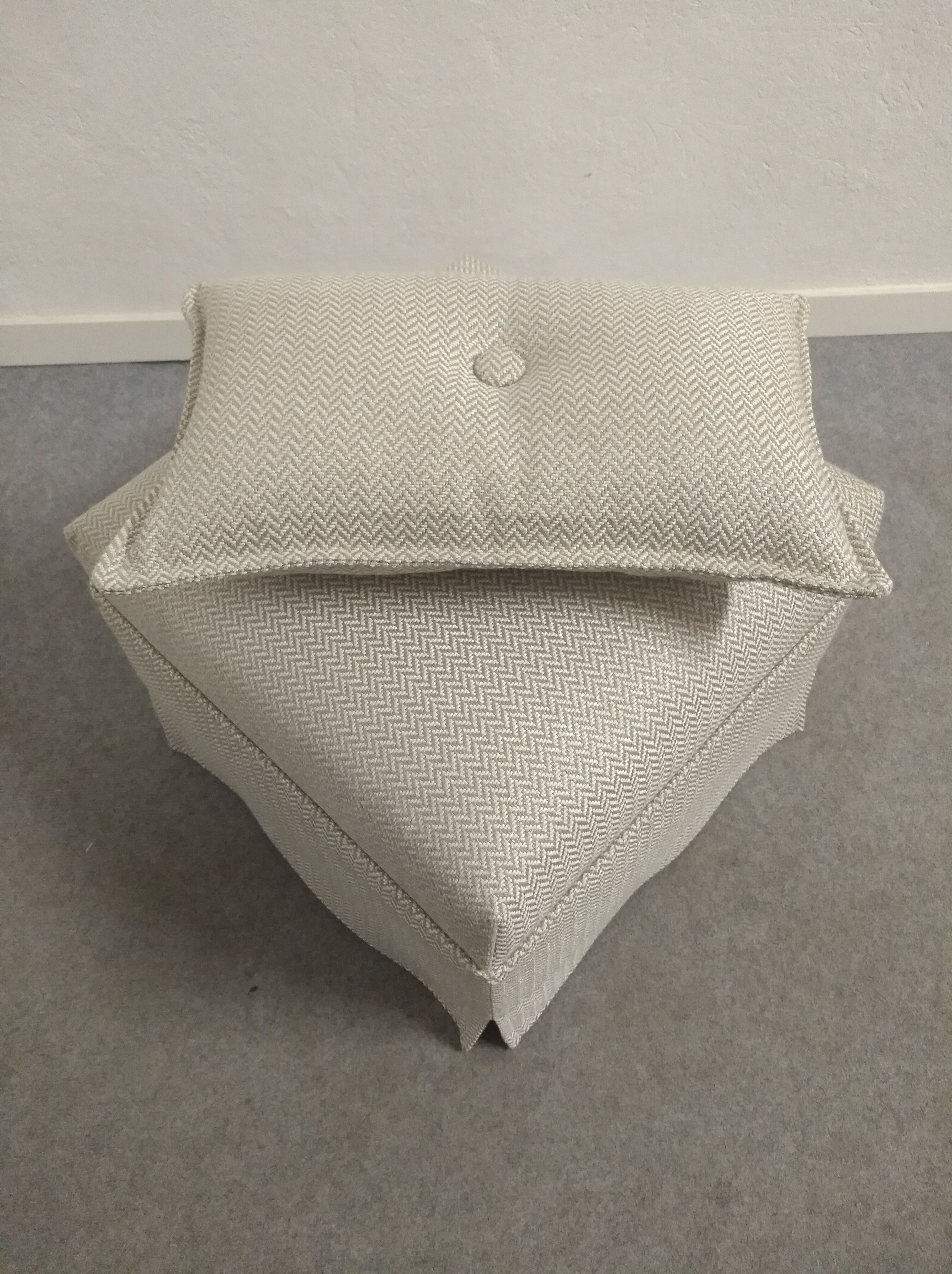 Pouf and its Sanderson cotton cushion