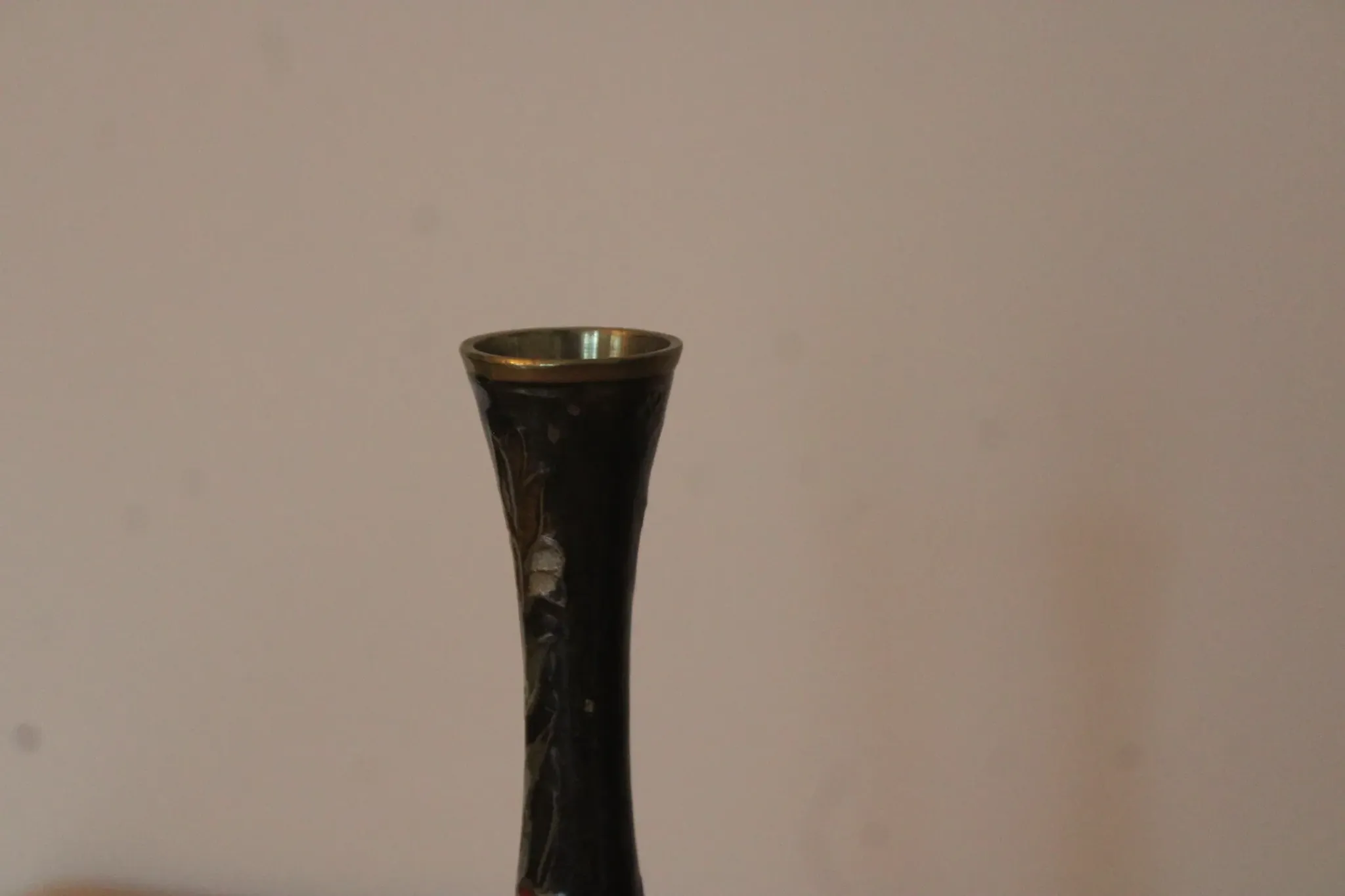 Vintage brass soliflore vase with black, red, and green floral decoration – H 18 cm