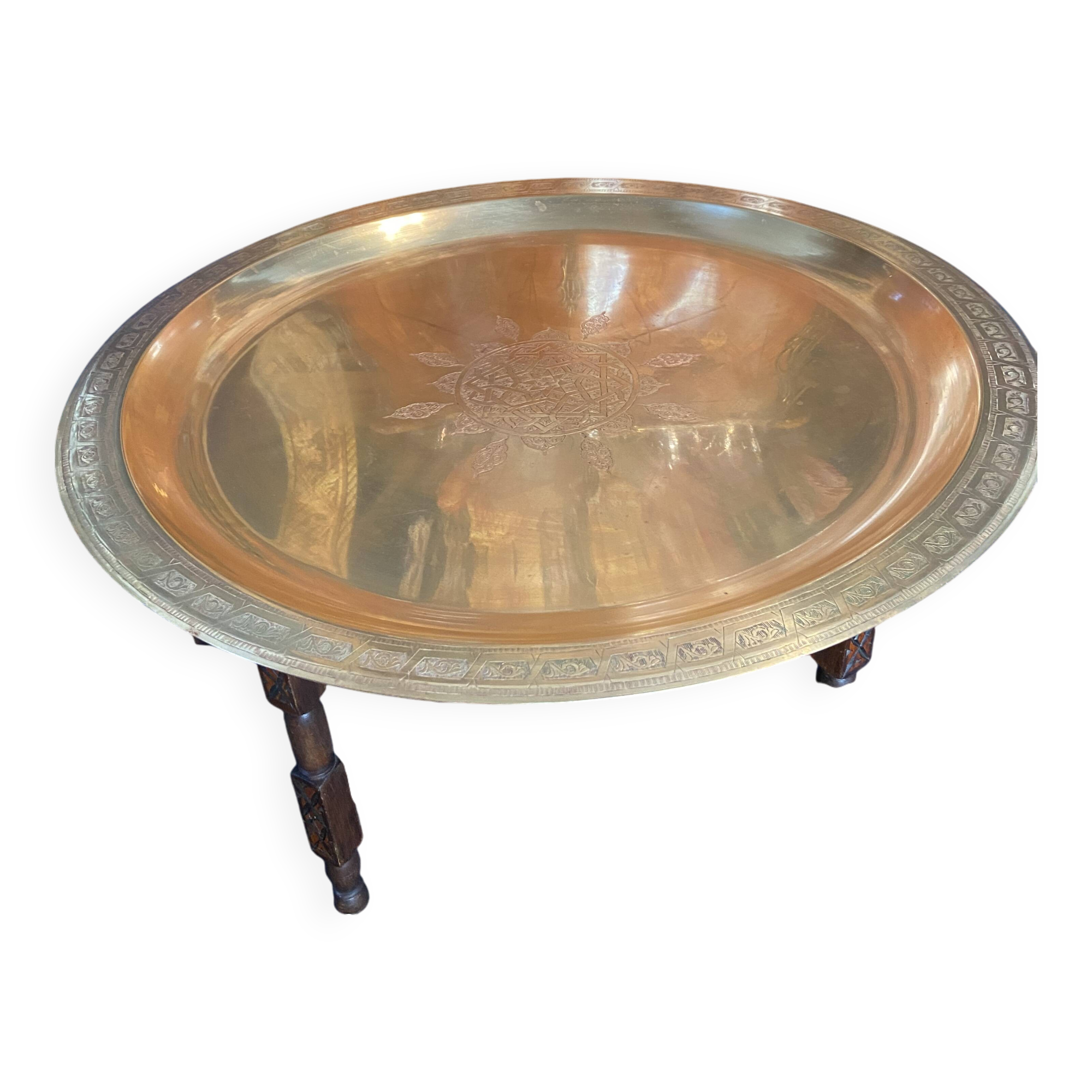 Very large coffee table with bronze top and chiseled decor, 100 cm