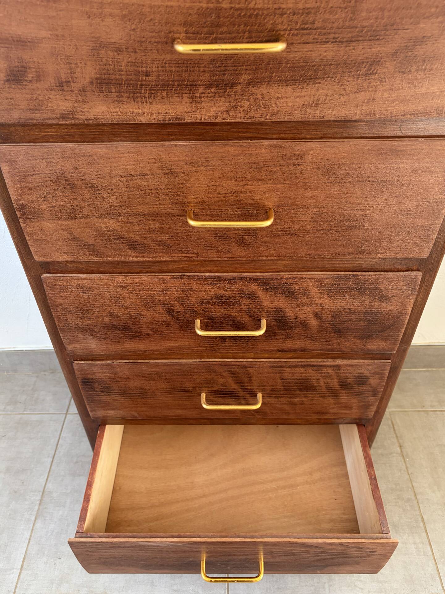 Vintage chest of drawers/commode from the 1960s.