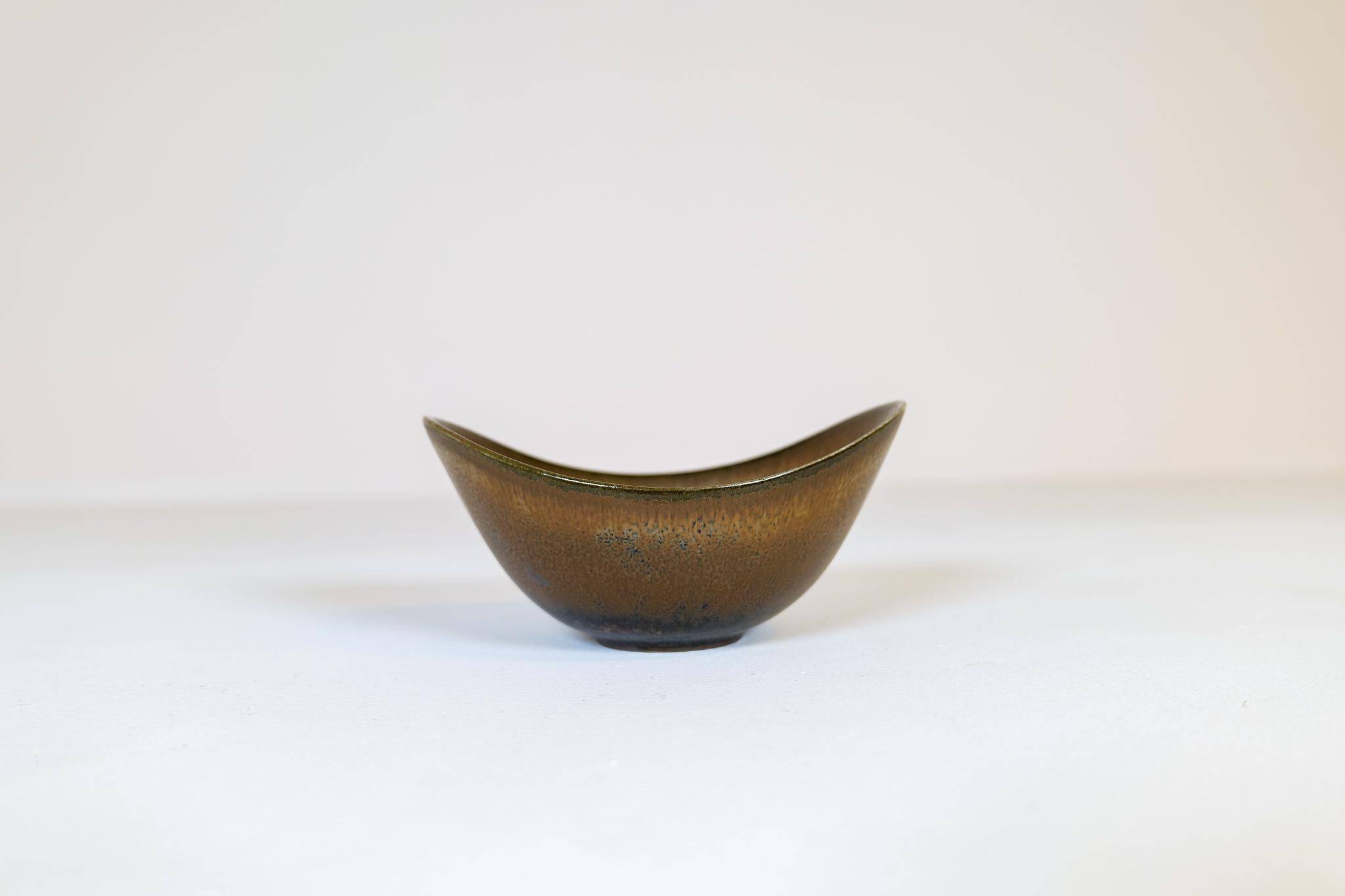 Set of 3 modern mid-century ceramic bowls by Gunnar Nylund Rörstrand, Sweden.
