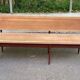 Grand banc d'école vintage 170 cm de 3/4 places en bois brut poncé métal 19