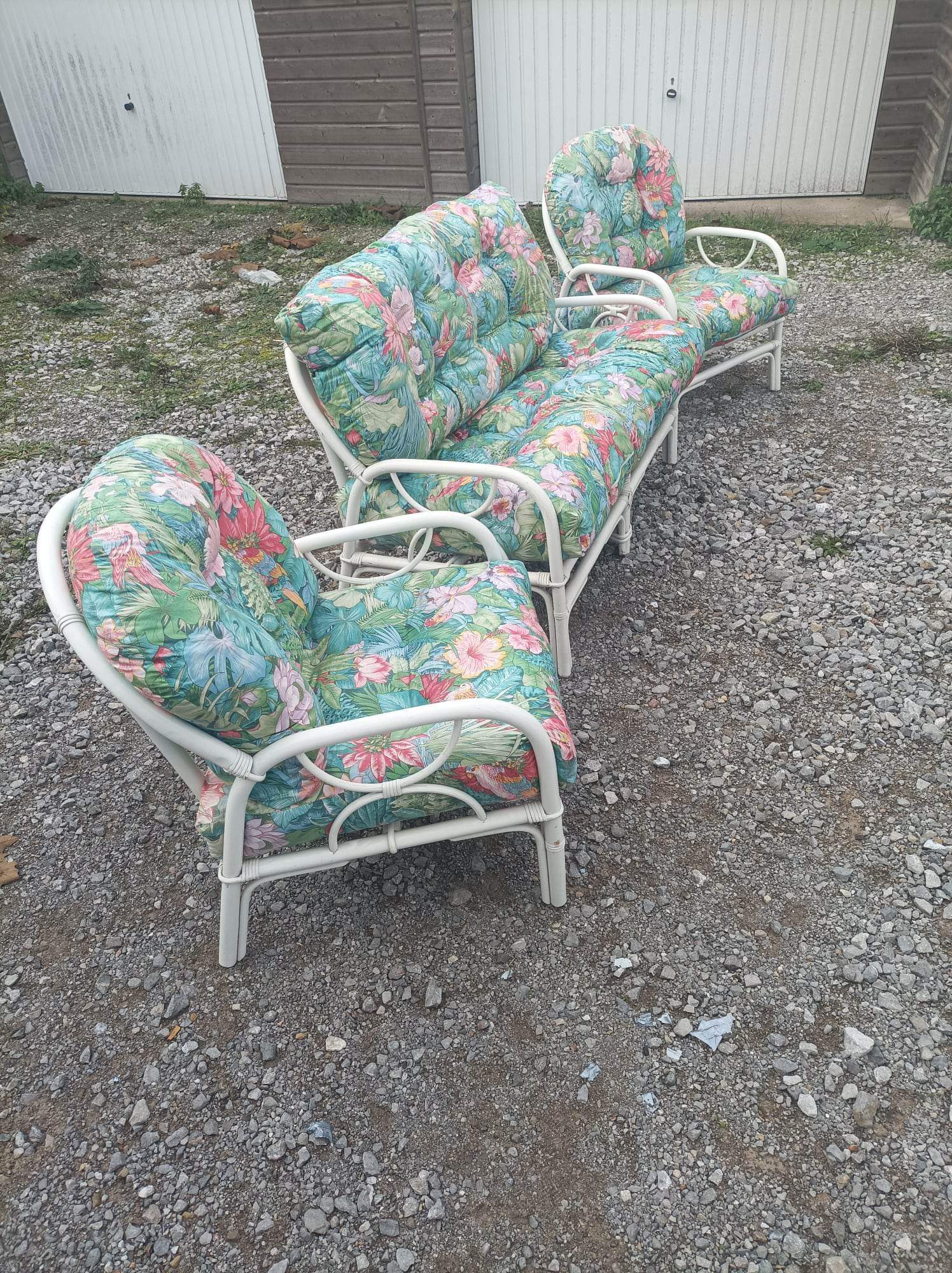 3 fauteuils blanc bambou osier avec coussins vintage