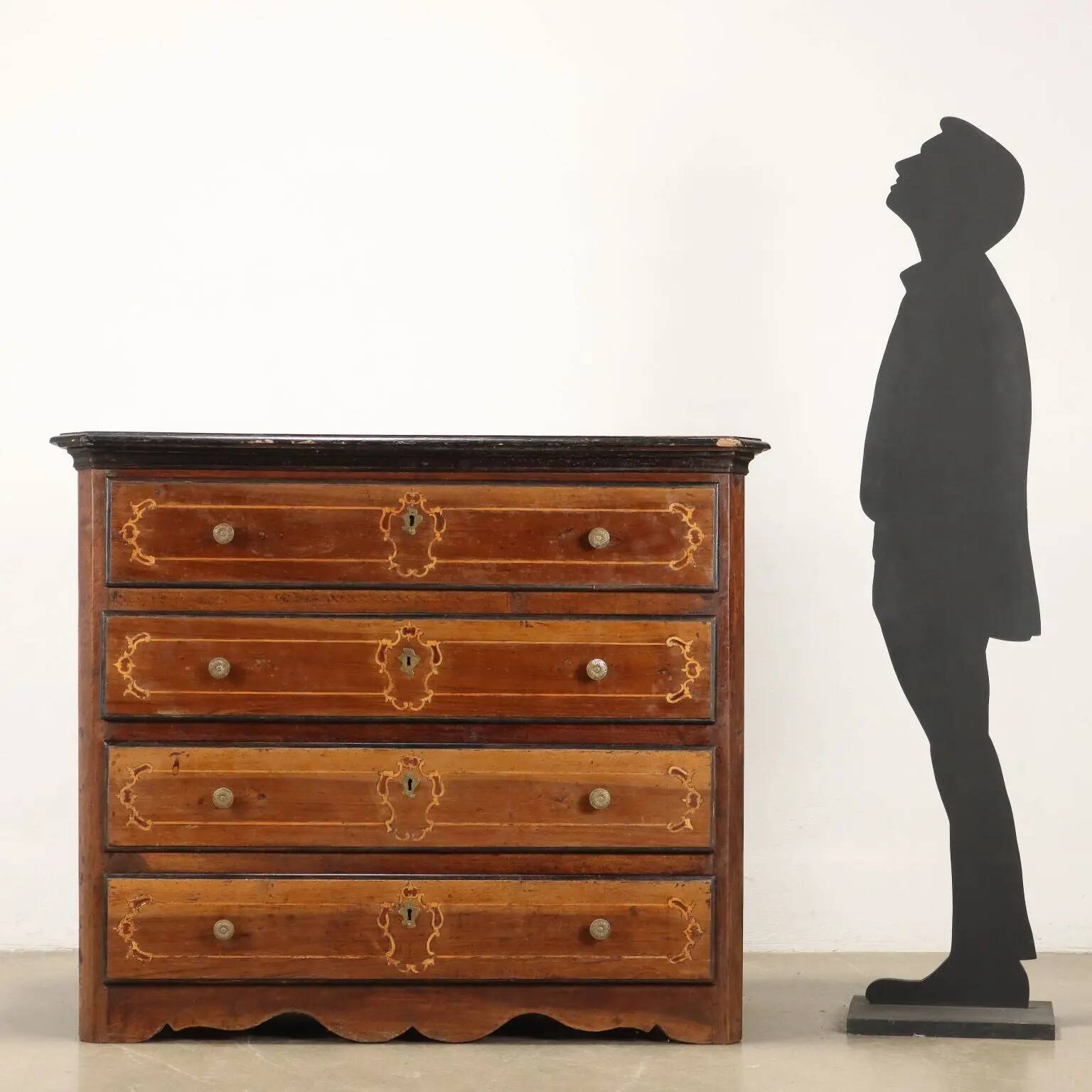 Commode ancienne en noyer 4 tiroirs Italie XVIIIe siècle