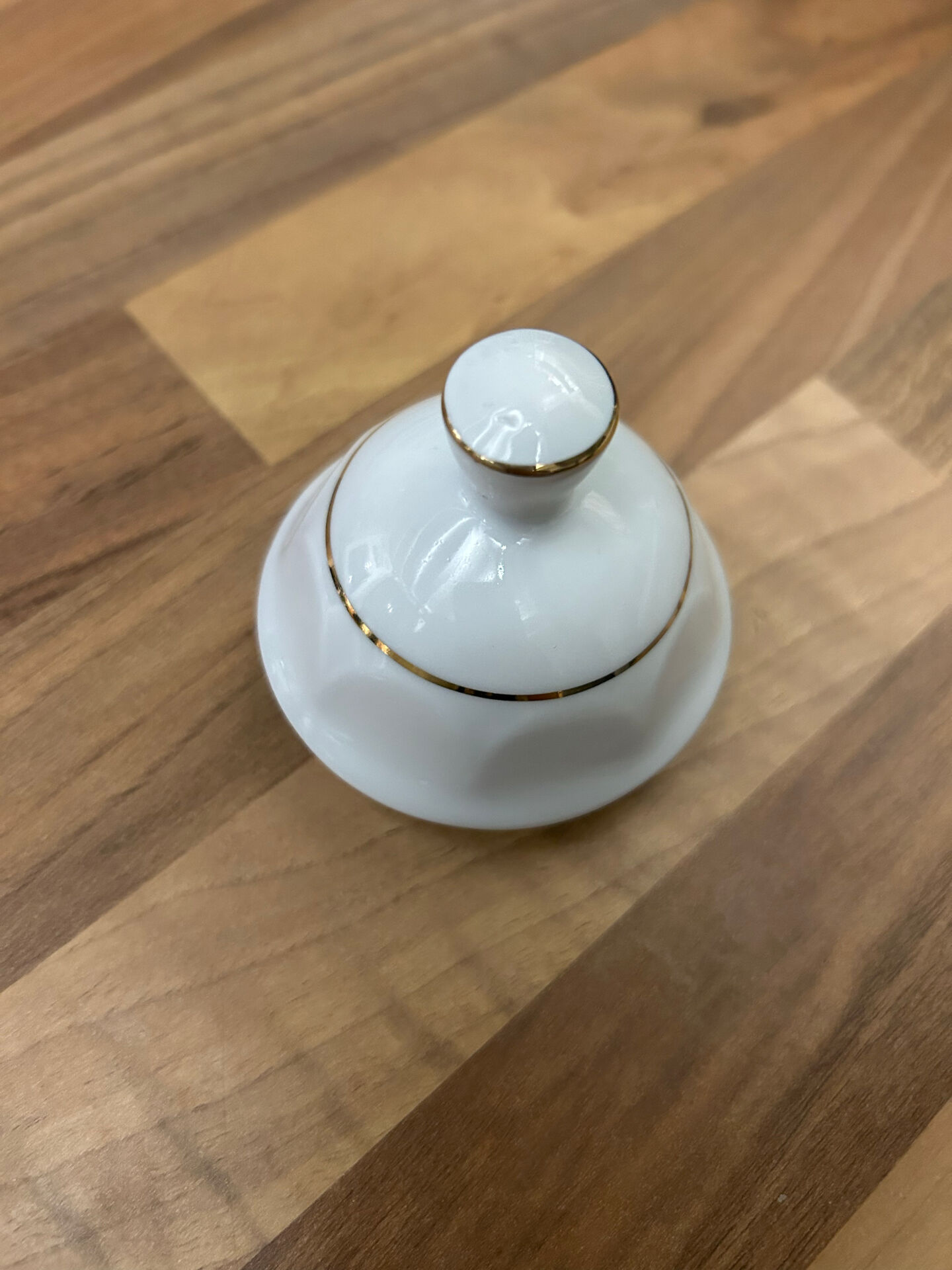 Vintage coffee pot in white porcelain with a gold trim.