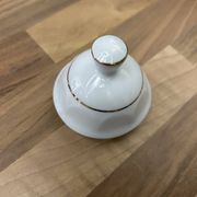 Cafetière vintage en porcelaine blanche et filet doré