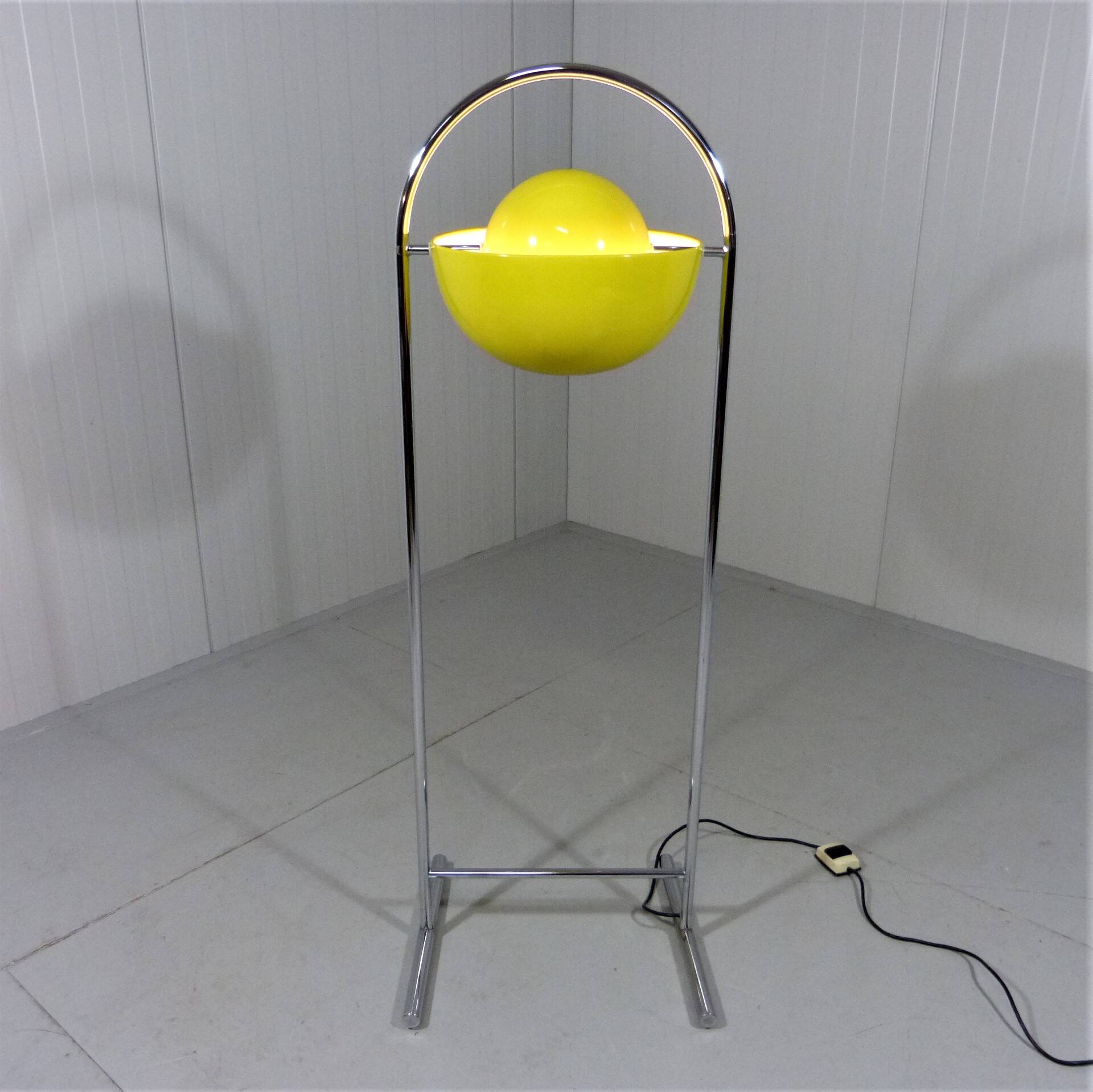 Cosack yellow flowerpot floor lamp 1960-70’s