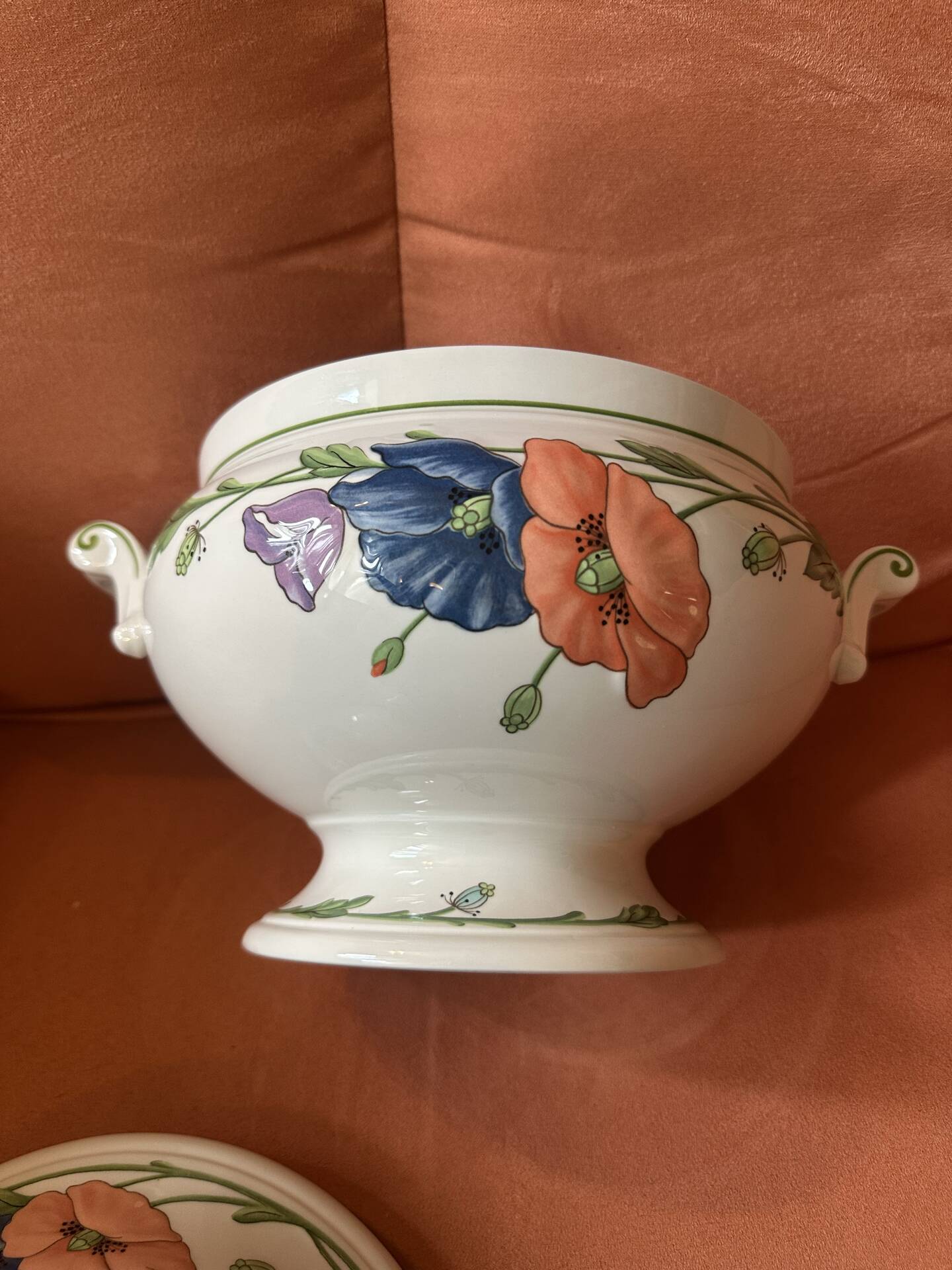 Villeroy & Boch soup tureen Model Amapola, German porcelain