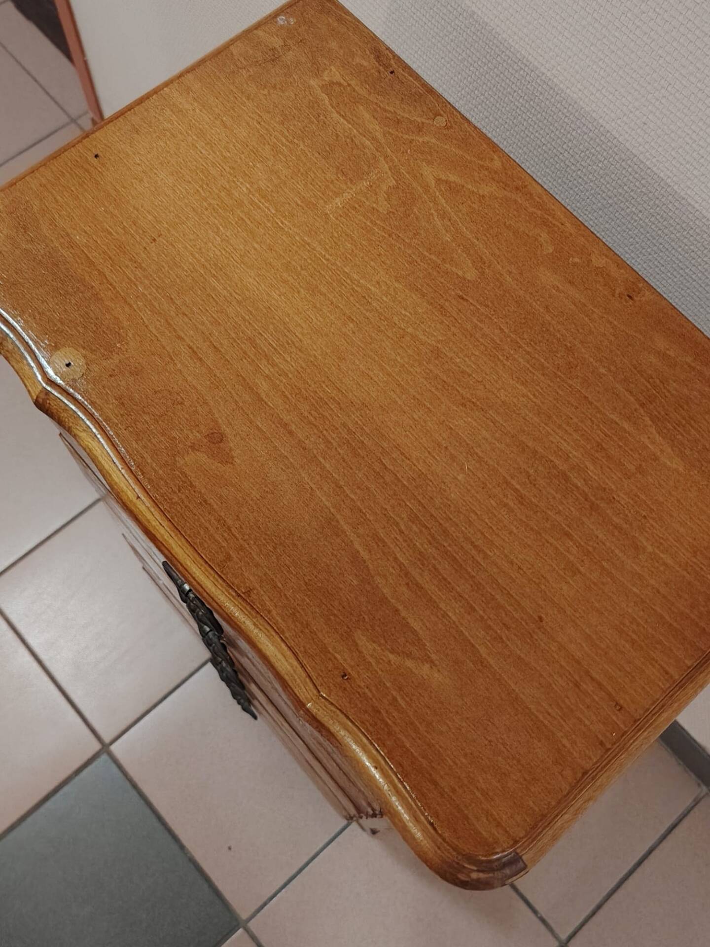 Antique chest of drawers with 5 drawers