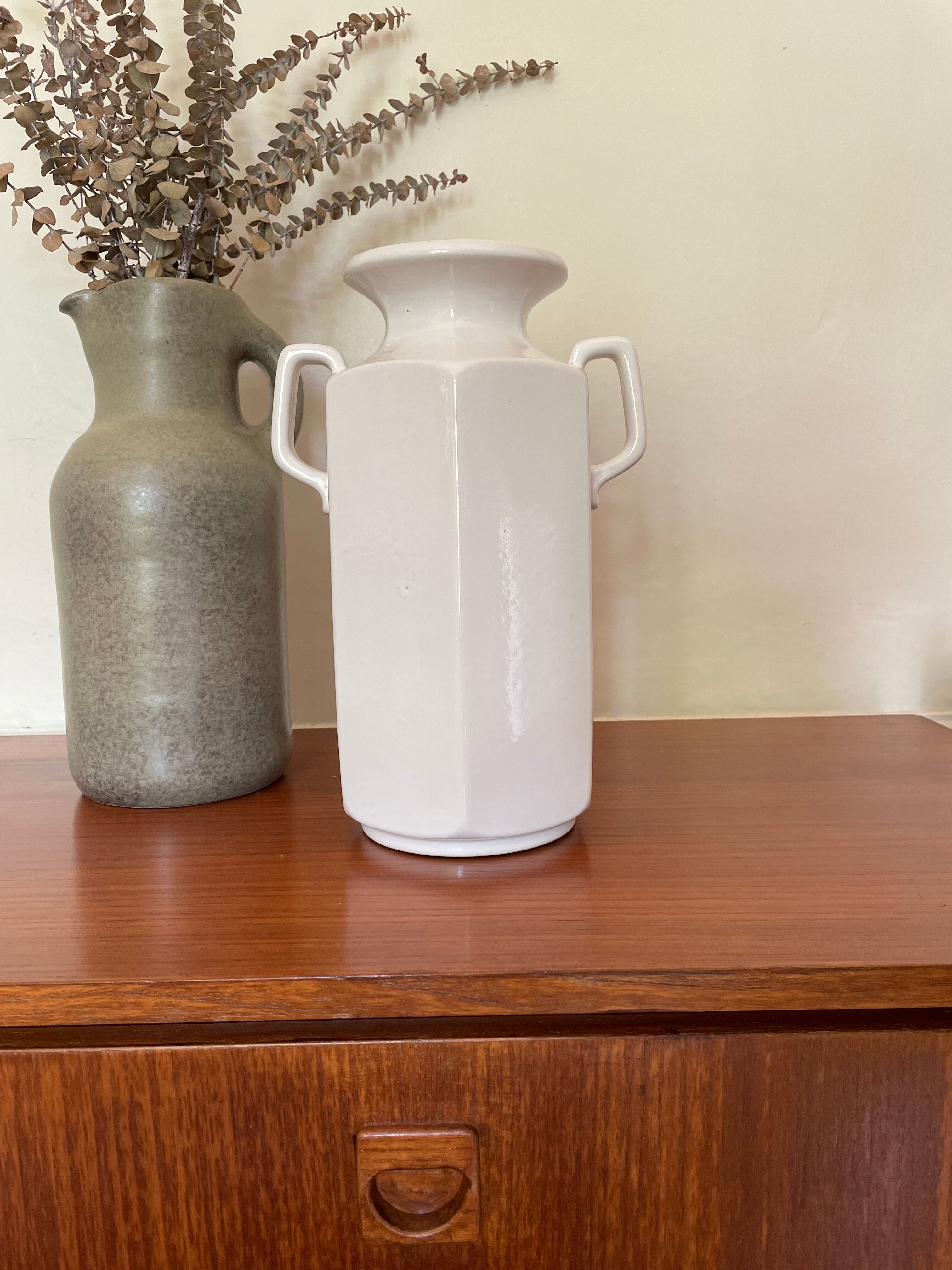 White ceramic ansé vase