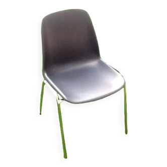 Chaise empilable coque grise surface grainée Pat. Pend Dipiplast
