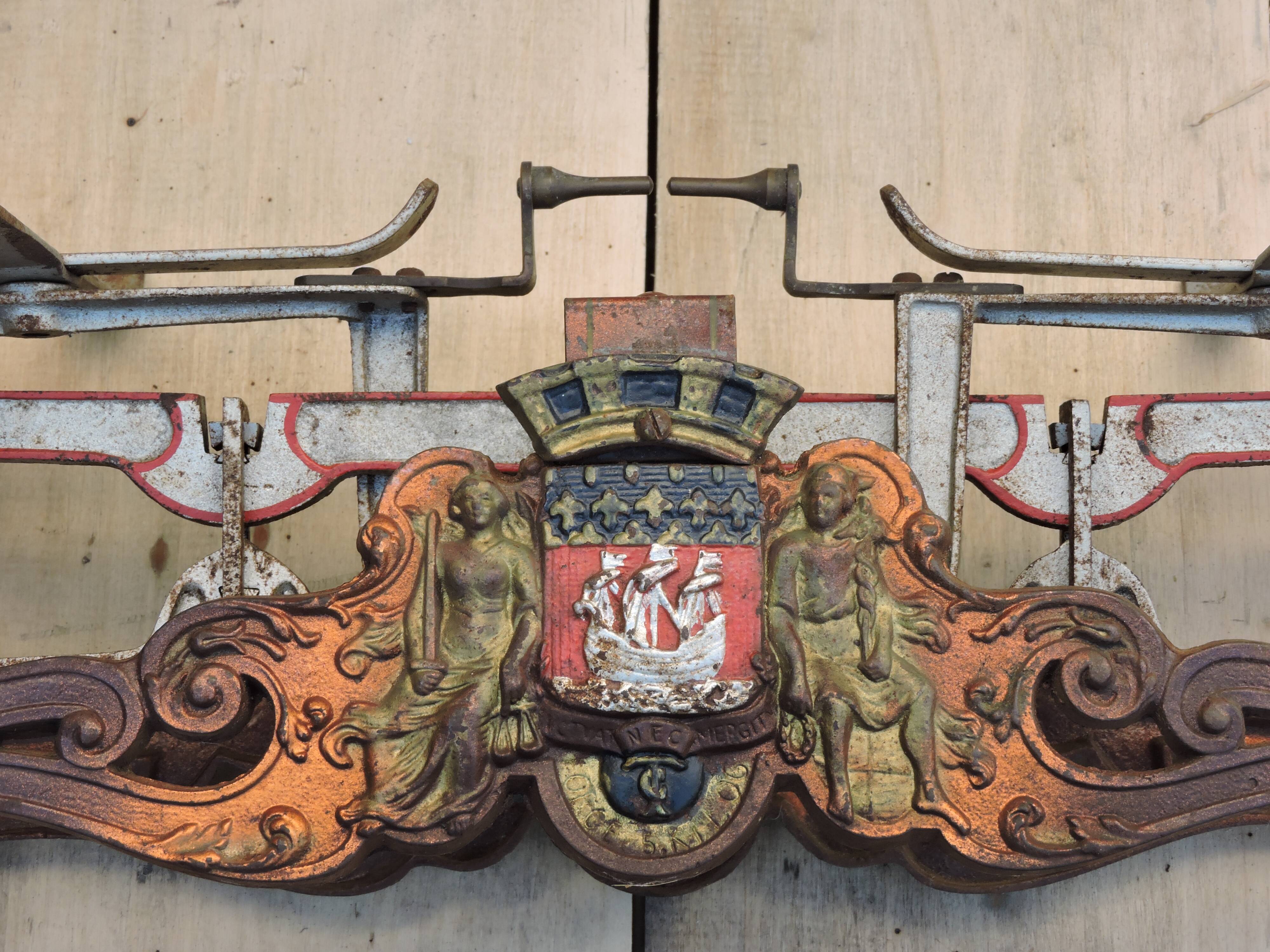 Skeleton beak balance the parisian Testut ancient maraicher epicier