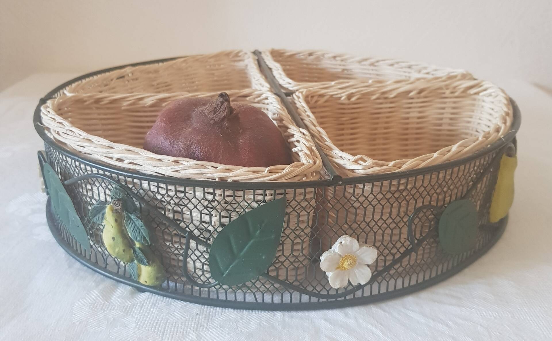 Metal basket with 4 wicker compartments