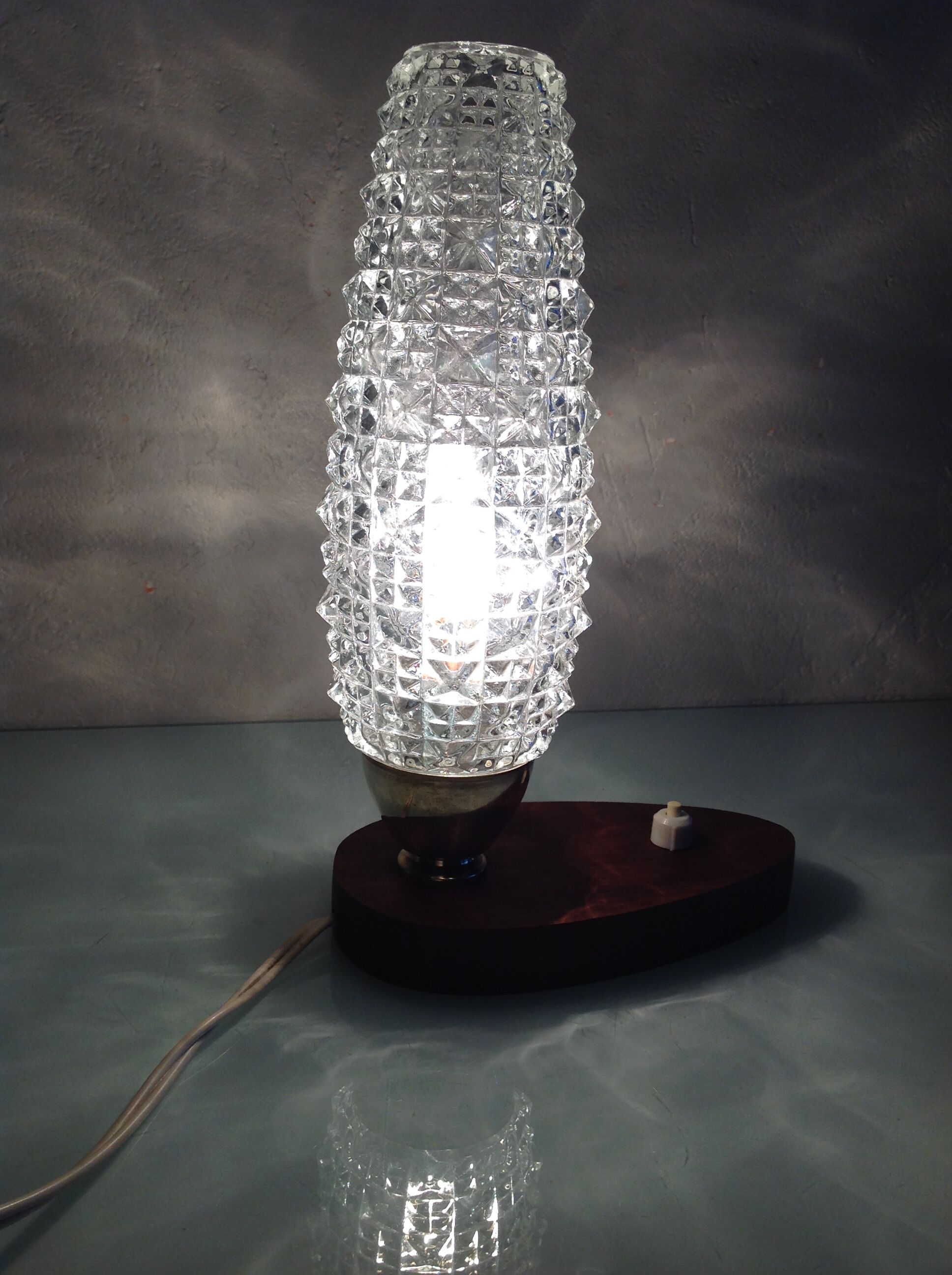 Structured tulip glass bedside lamp / vintage 60s-70s