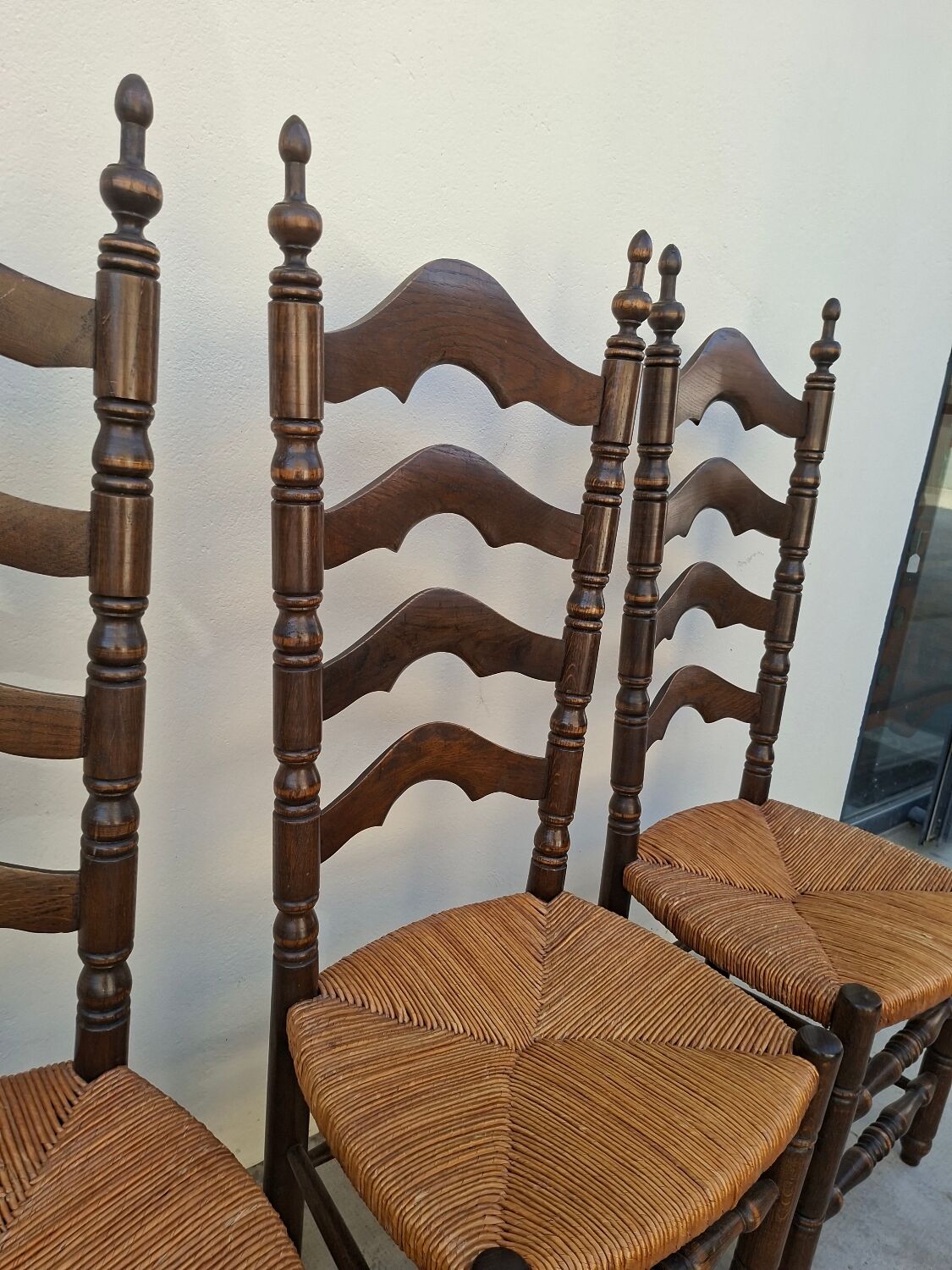 Set of 6 high-backed straw-seated chairs in solid oak from the early 1900s.