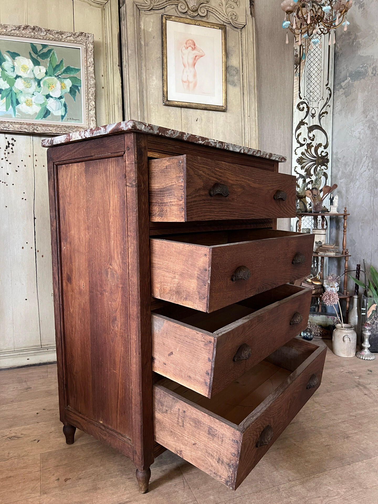 Antique chest of drawers