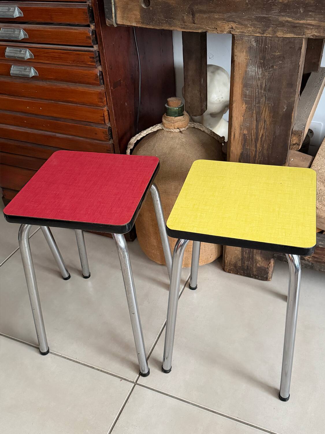 Lot de 2 tabourets Formica vintage