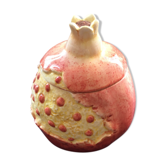 Pomegranate box in dabbling