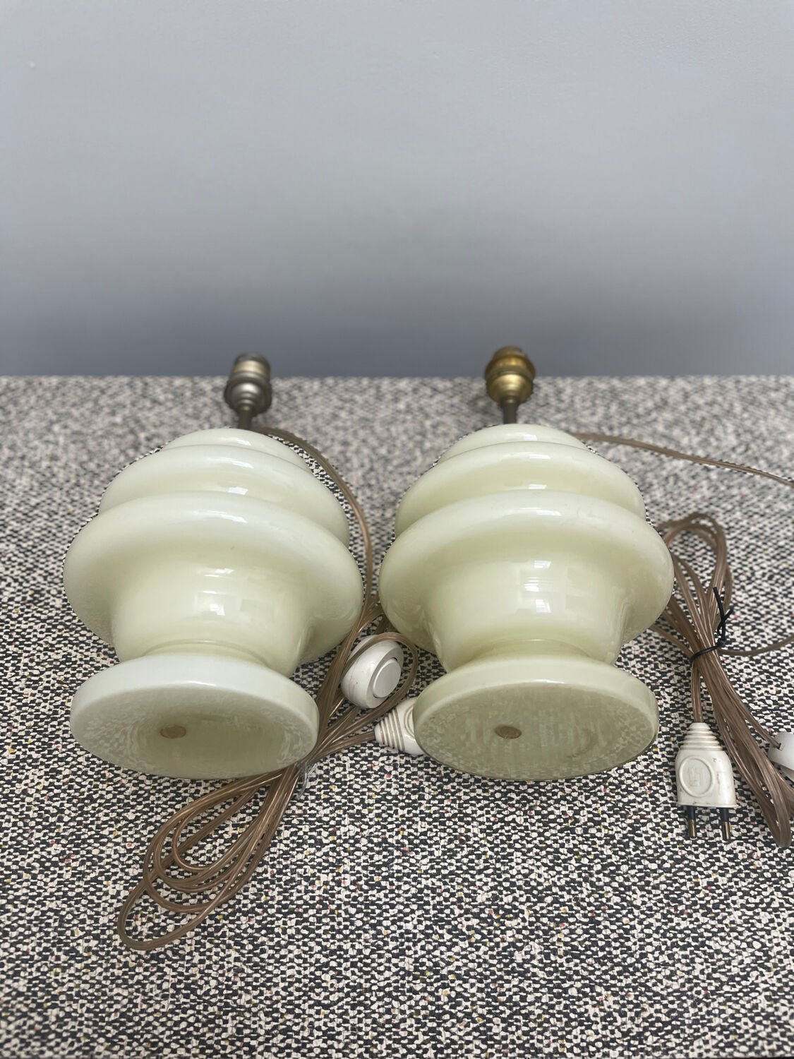 Pastel yellow opaline lamp