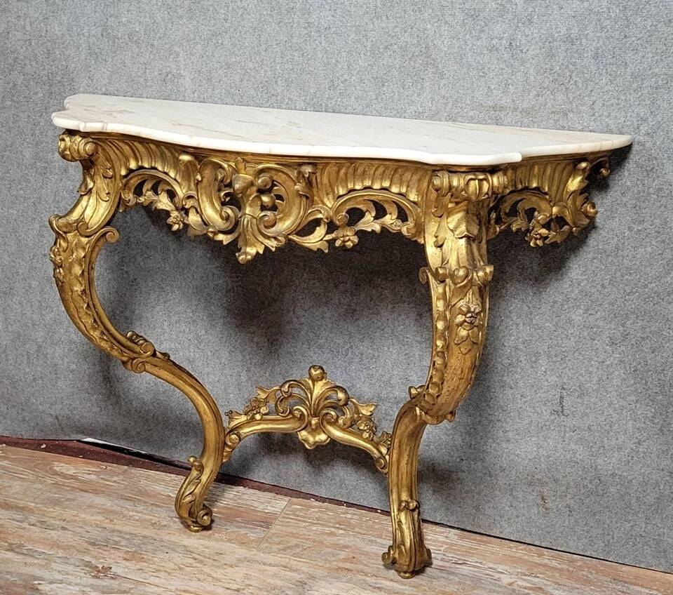 Louis XV style Venetian curved console in gilded wood circa 1900