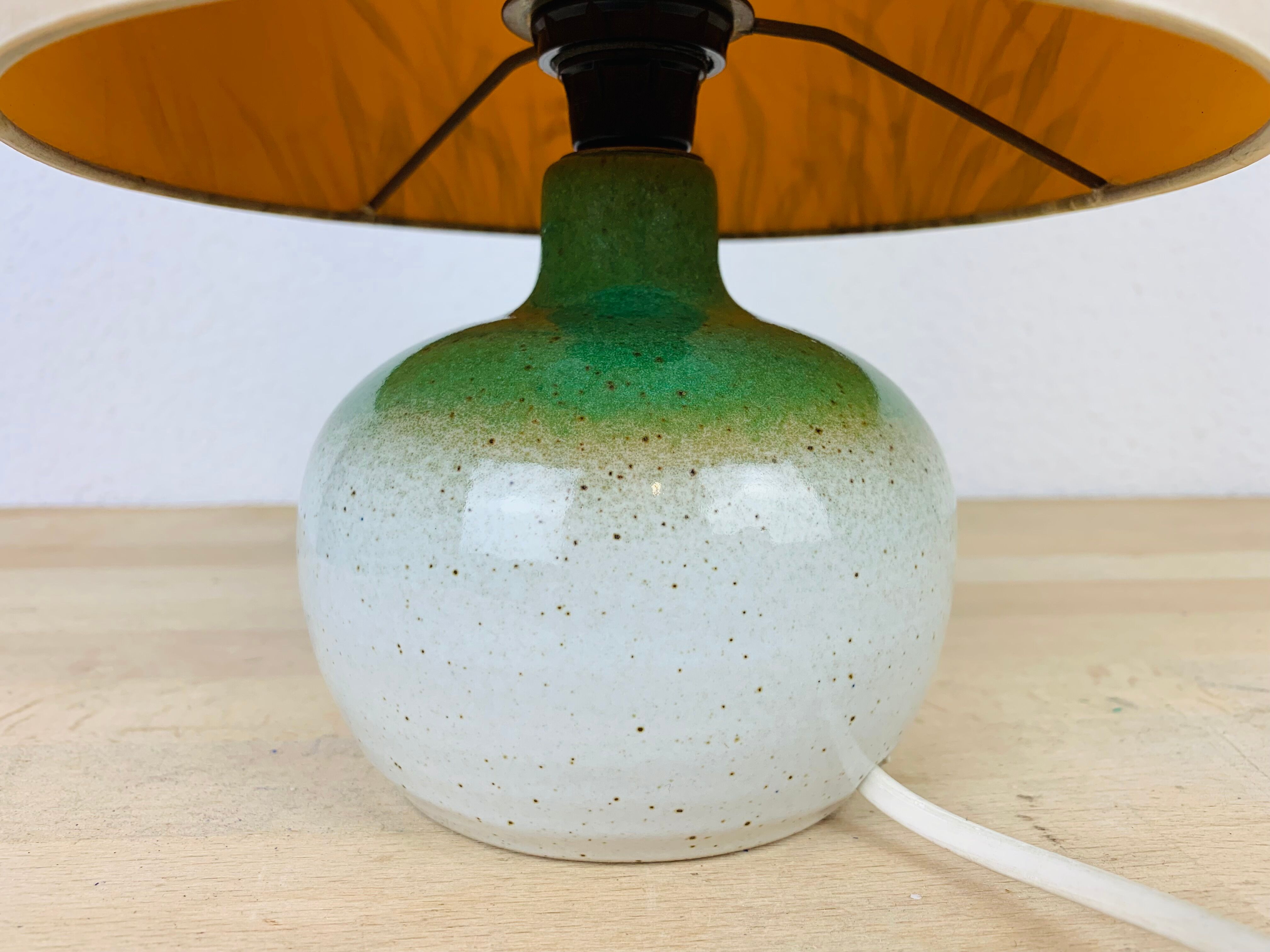 Lampe boule grès de Sylvie et Philippe Duriez