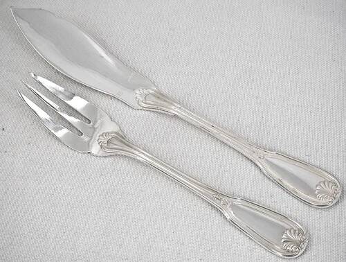 Ercuis Maintenon, Shell, 12 fish forks, 24 pieces in silver-plated metal.