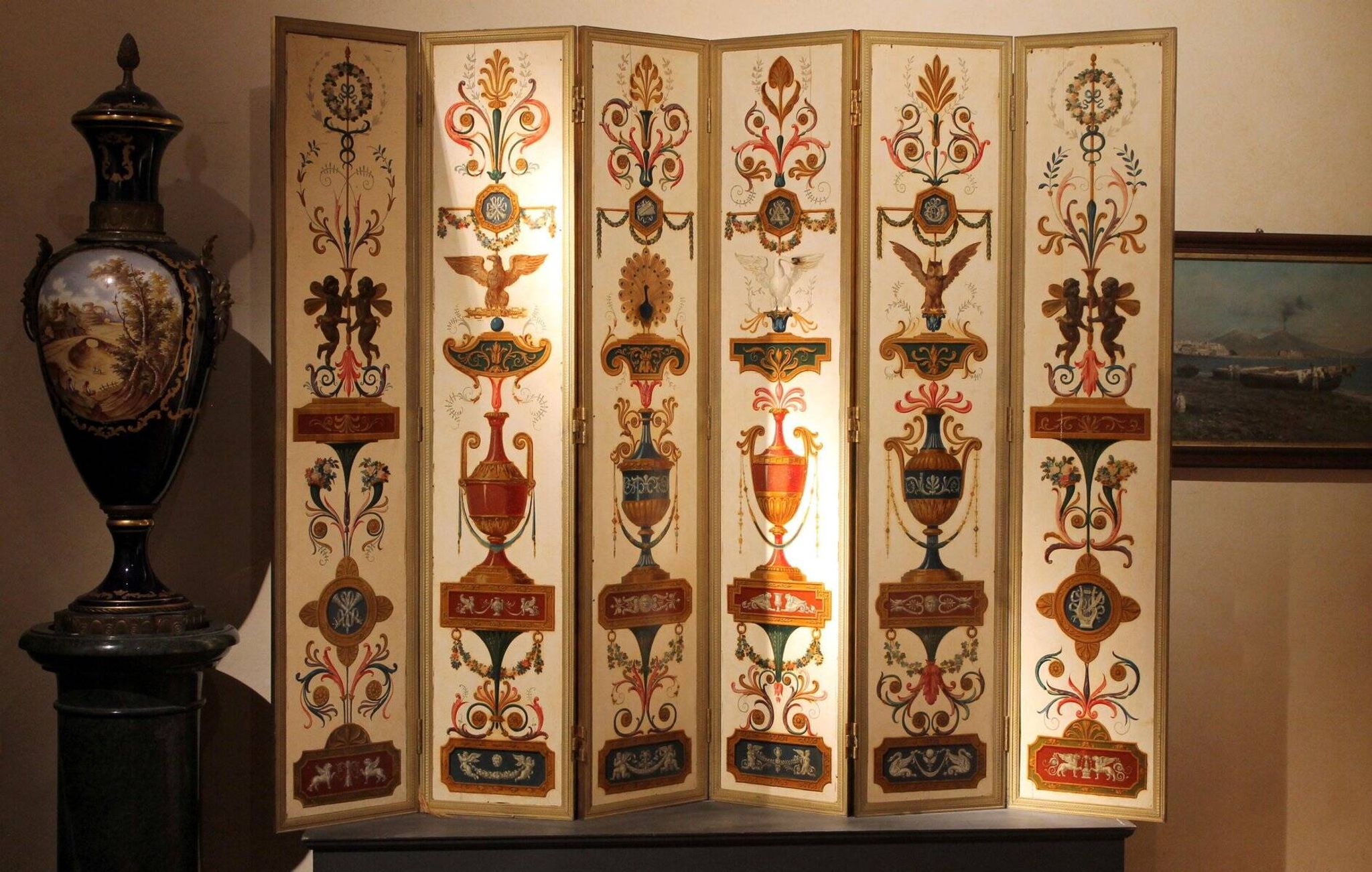 Paravent en bois peint à six panneaux italien du XIXe siècle dans un cadre en bronze doré.
