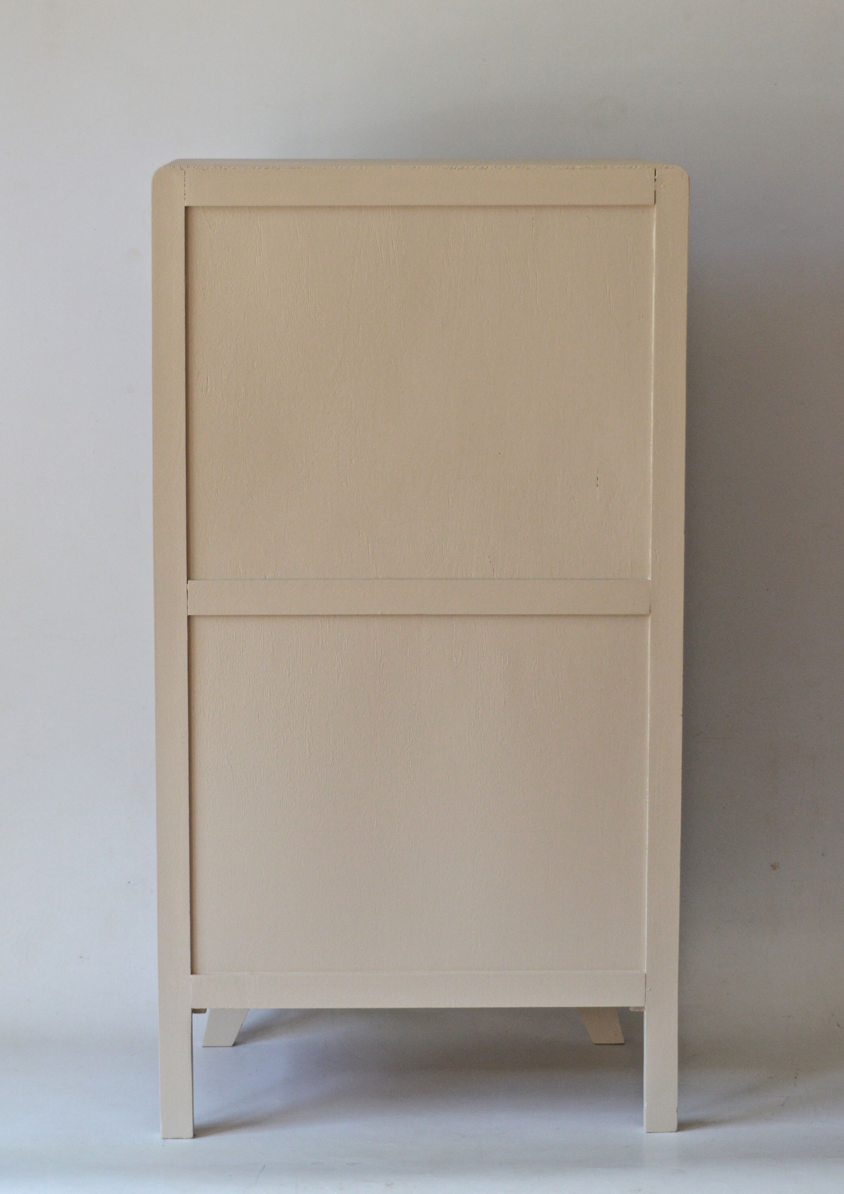 Chiffonier