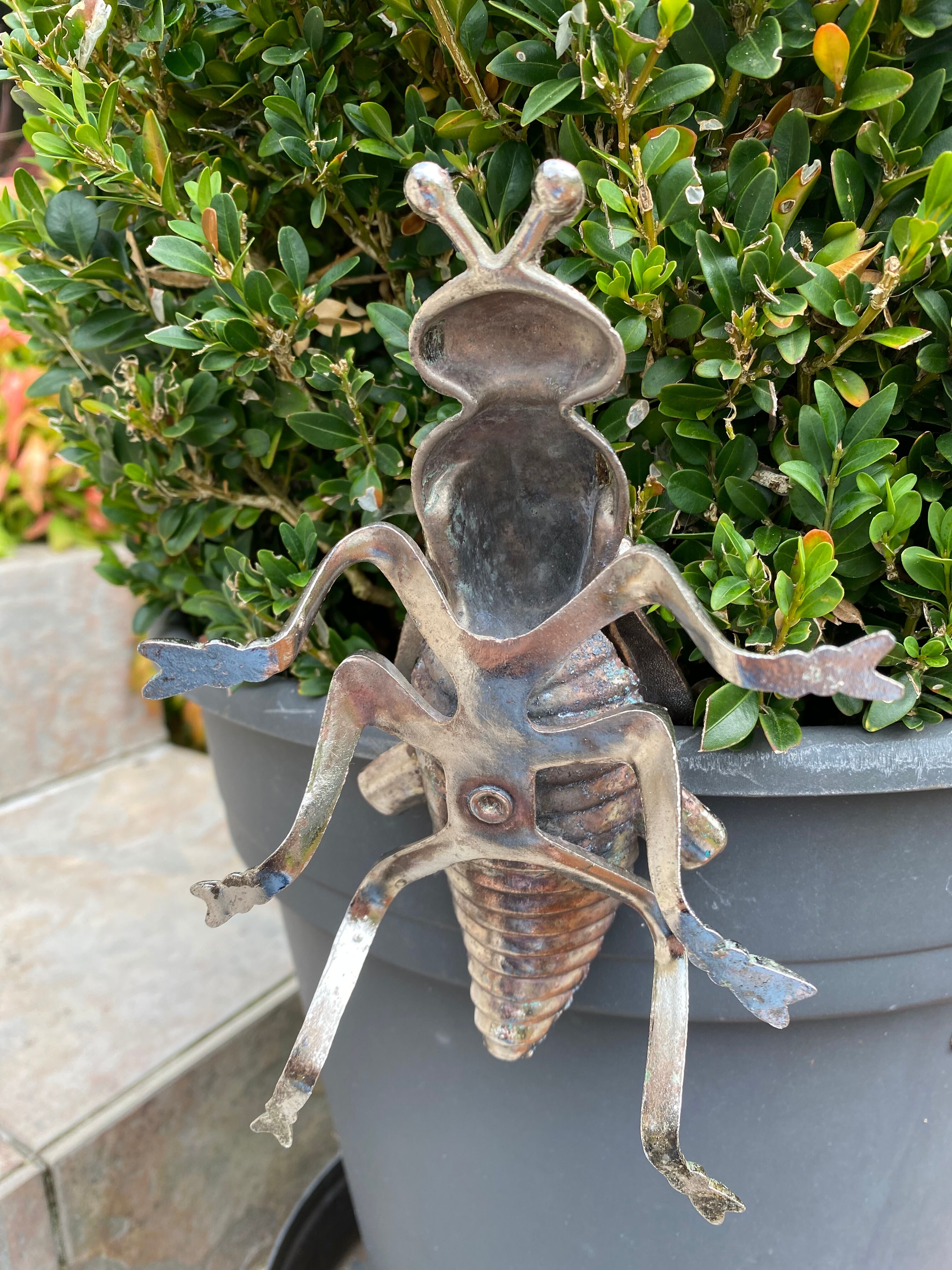 Silver metal fly ashtray