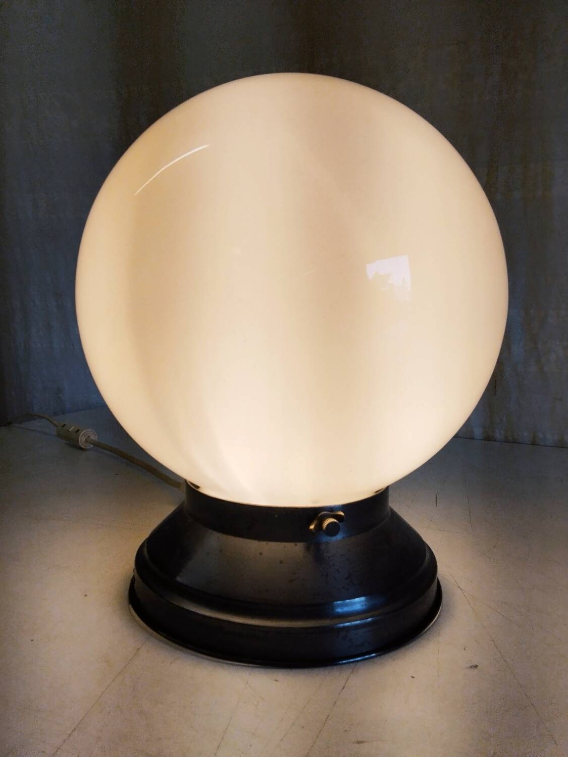 Ceiling light or Art Deco wall sconce with white opaline globe - early 20th century