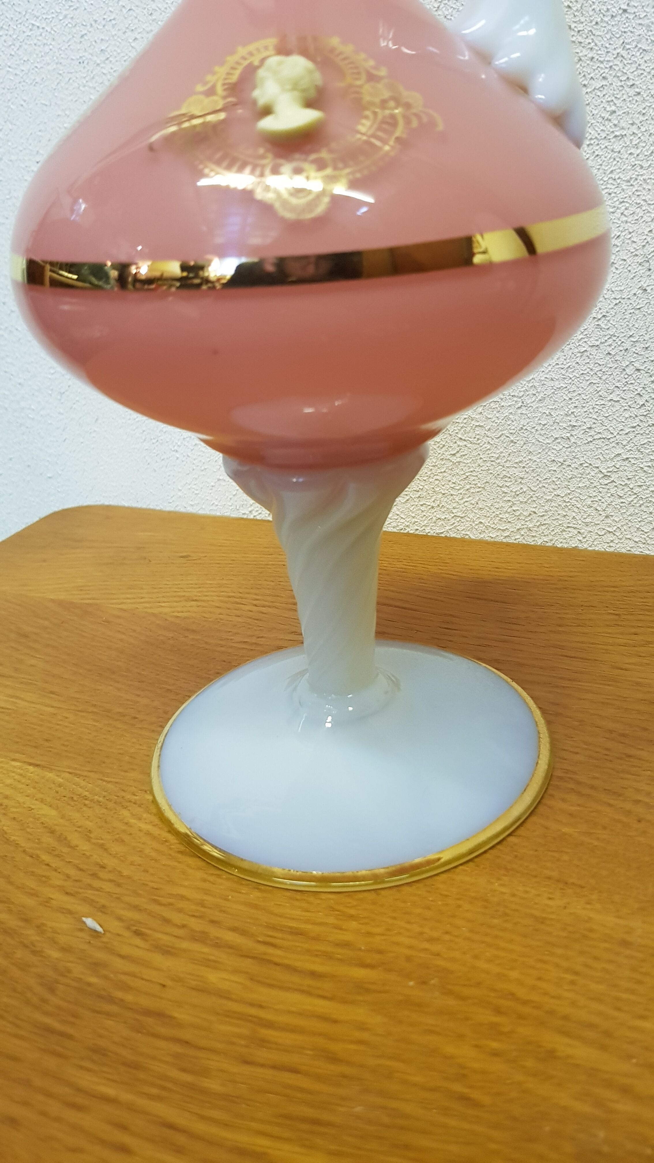 Aiguiere white and pink blown glass
