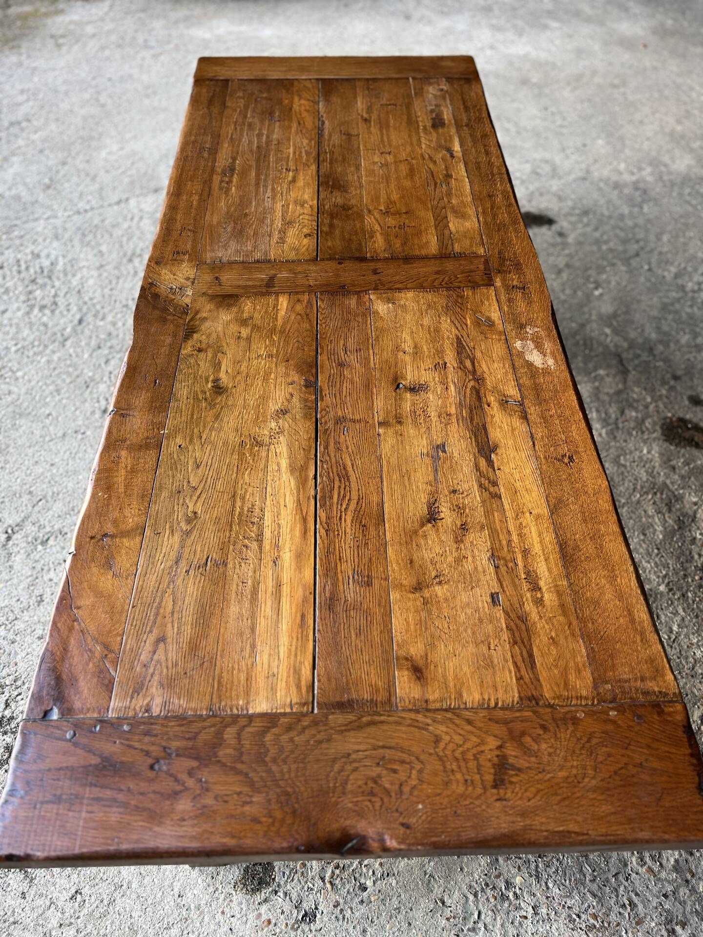 Grande table de ferme - 2 bancs - 2 rallonges 