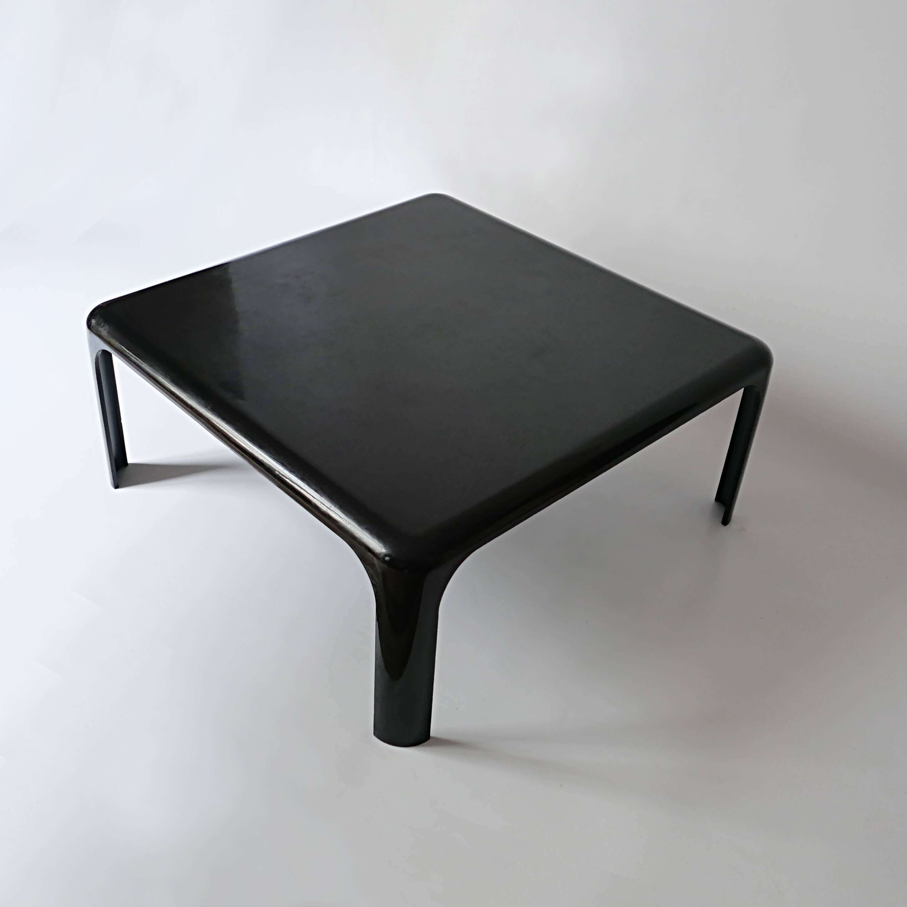 Vico Magistretti coffee table 70s vintage design 1970 Artemide