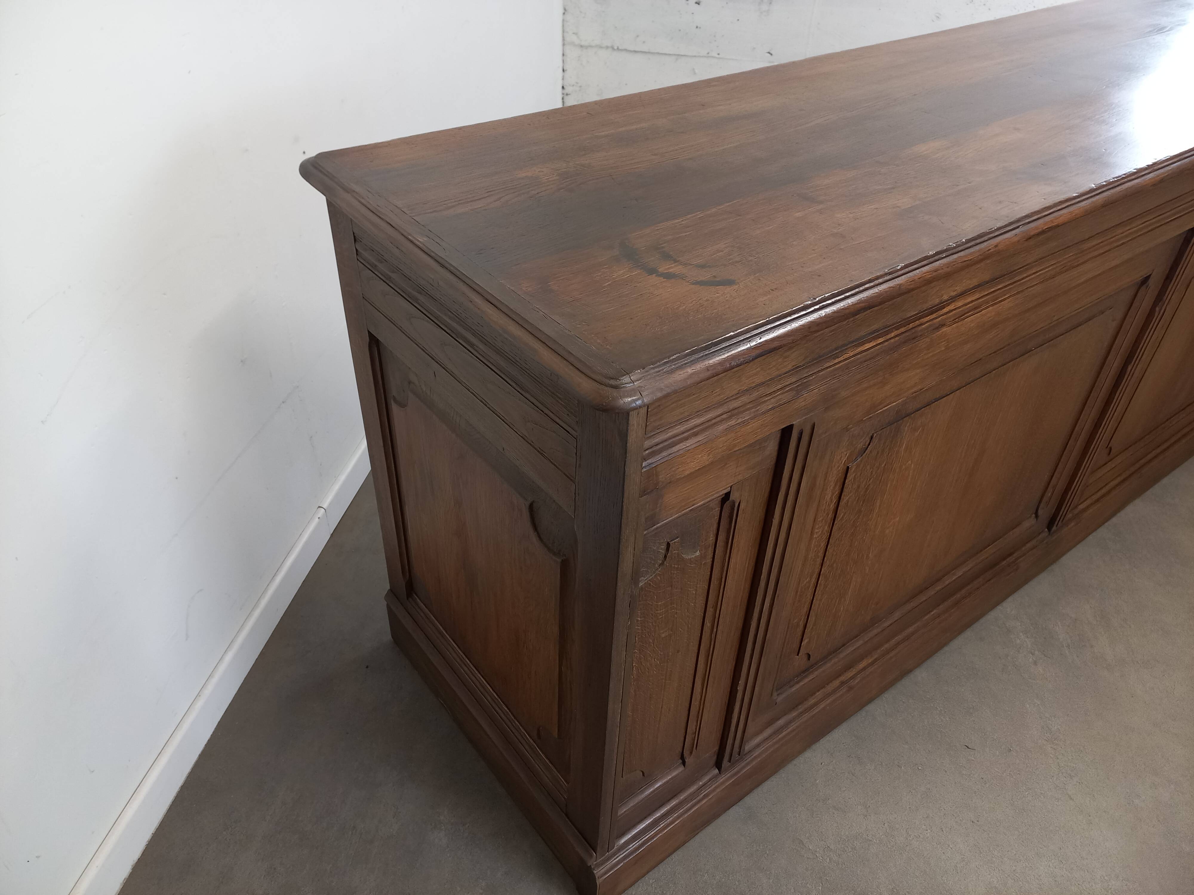 Banque de magasin à tiroirs en chêne