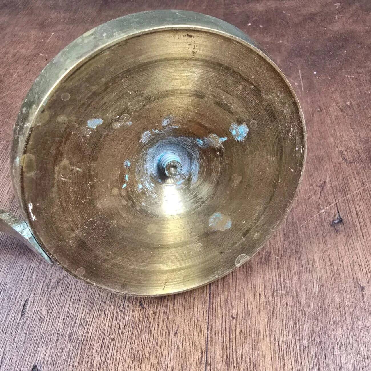 Vintage brass cellar rat, geometric handle in Art Deco style.
