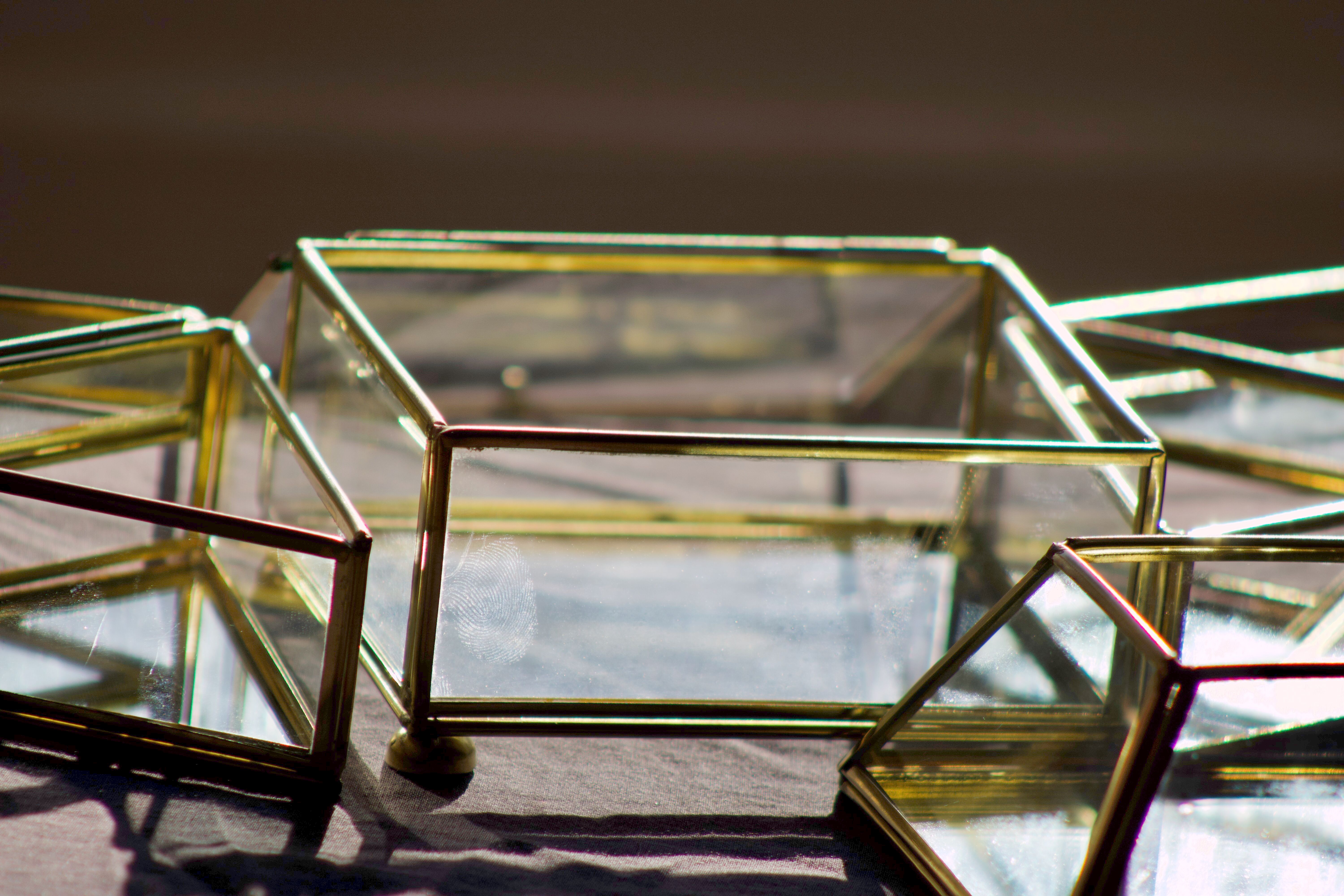 4 anciennes boites à bijoux en verre, laiton et miroir