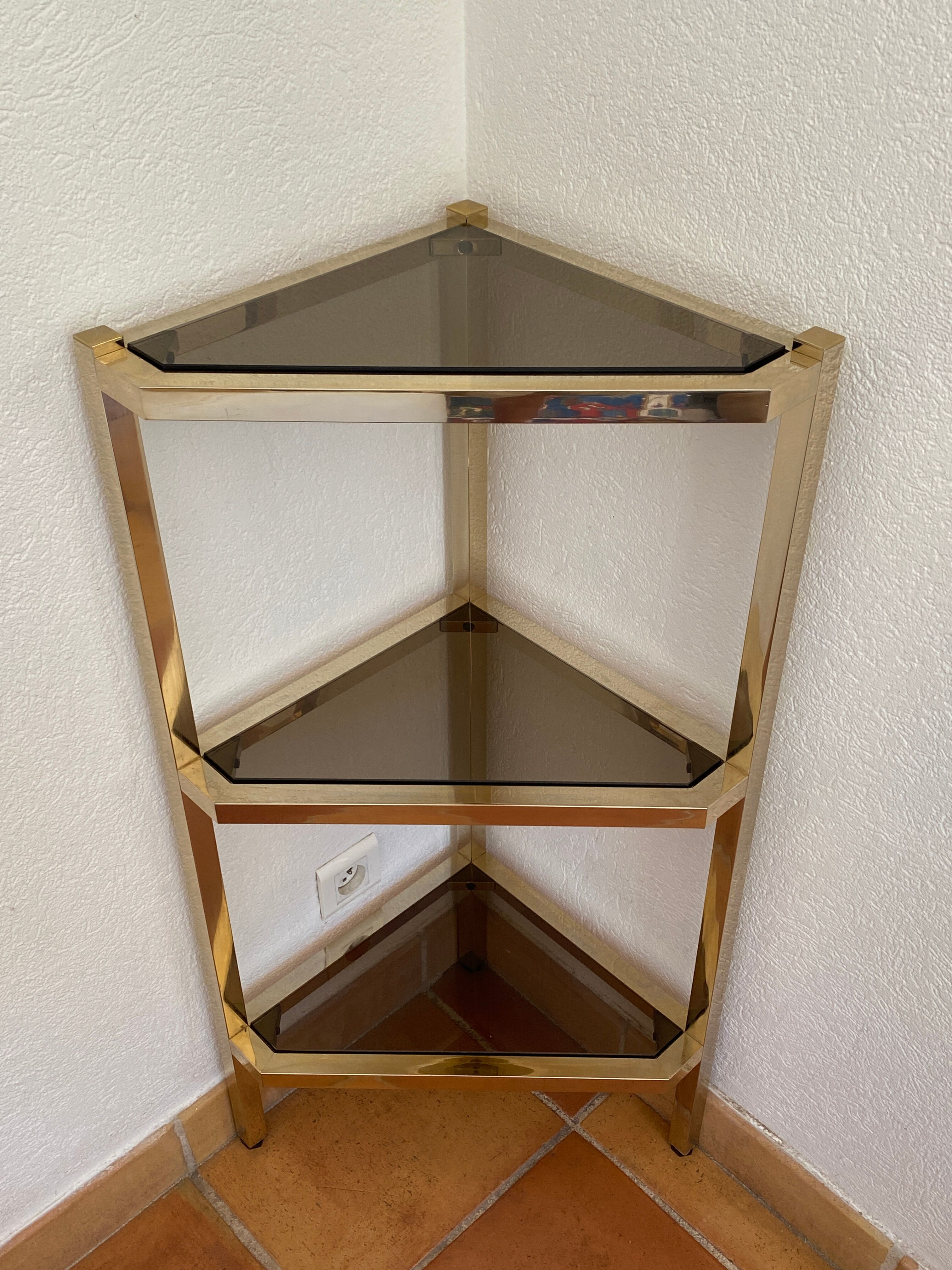 Console d’angle en laiton et verre fumés