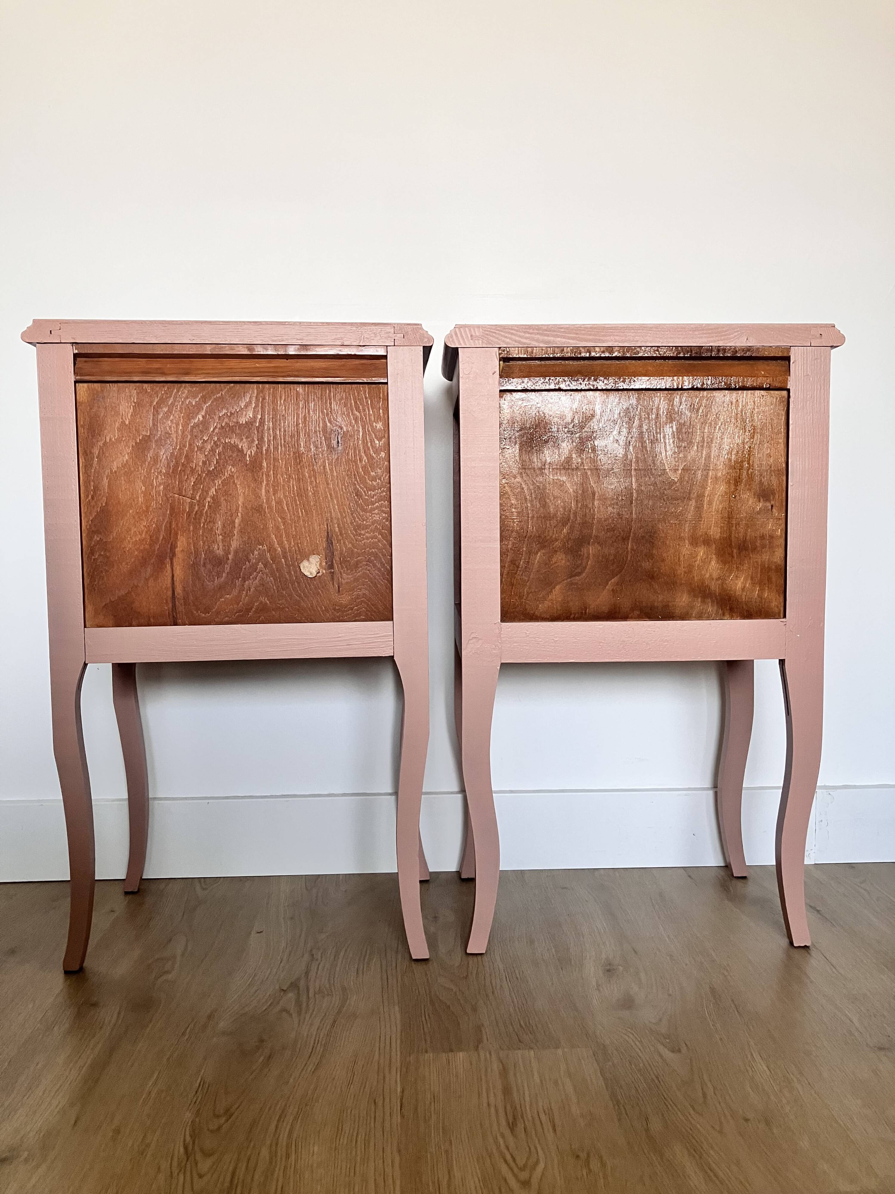 Paire de chevets bois rose