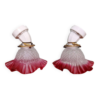 Paire d'appliques murales en porcelaine et verre festonné, années 1920-30