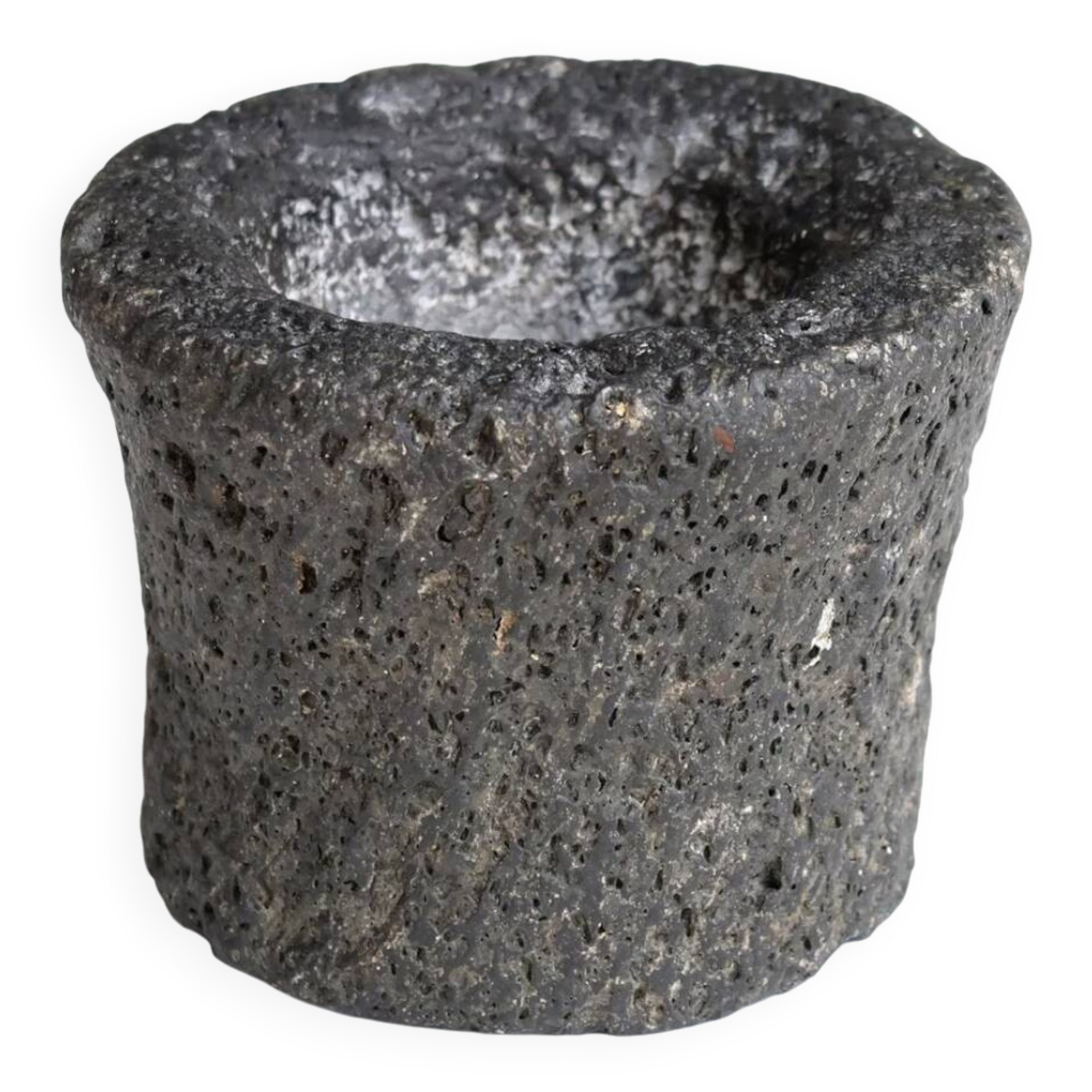 Cendrier wabi sabi en pierre noire, années 70