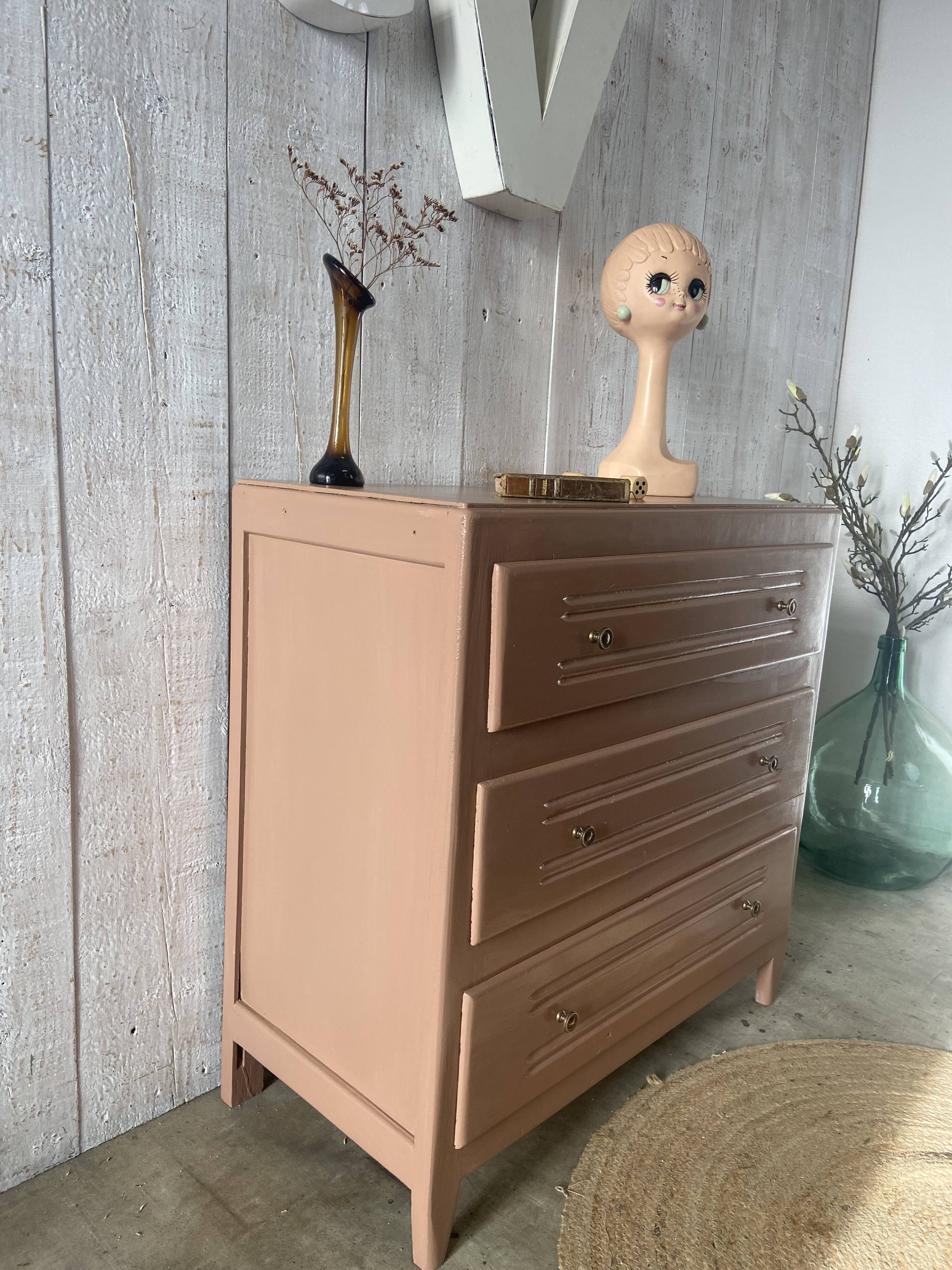 Vintage chest of drawers