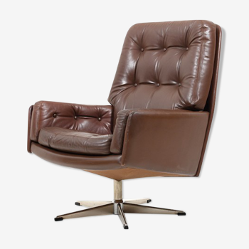 Danish swivel lounge chair in brown leather