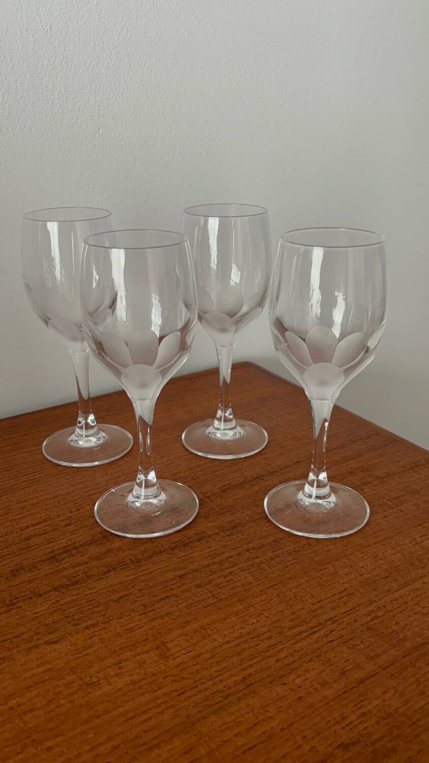 Set of engraved crystal white wine glasses – Elegant vintage glasses