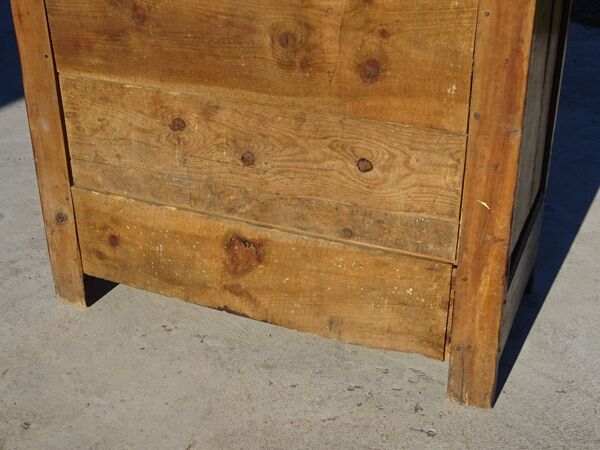 Ancien buffet de mariage en noyer massif