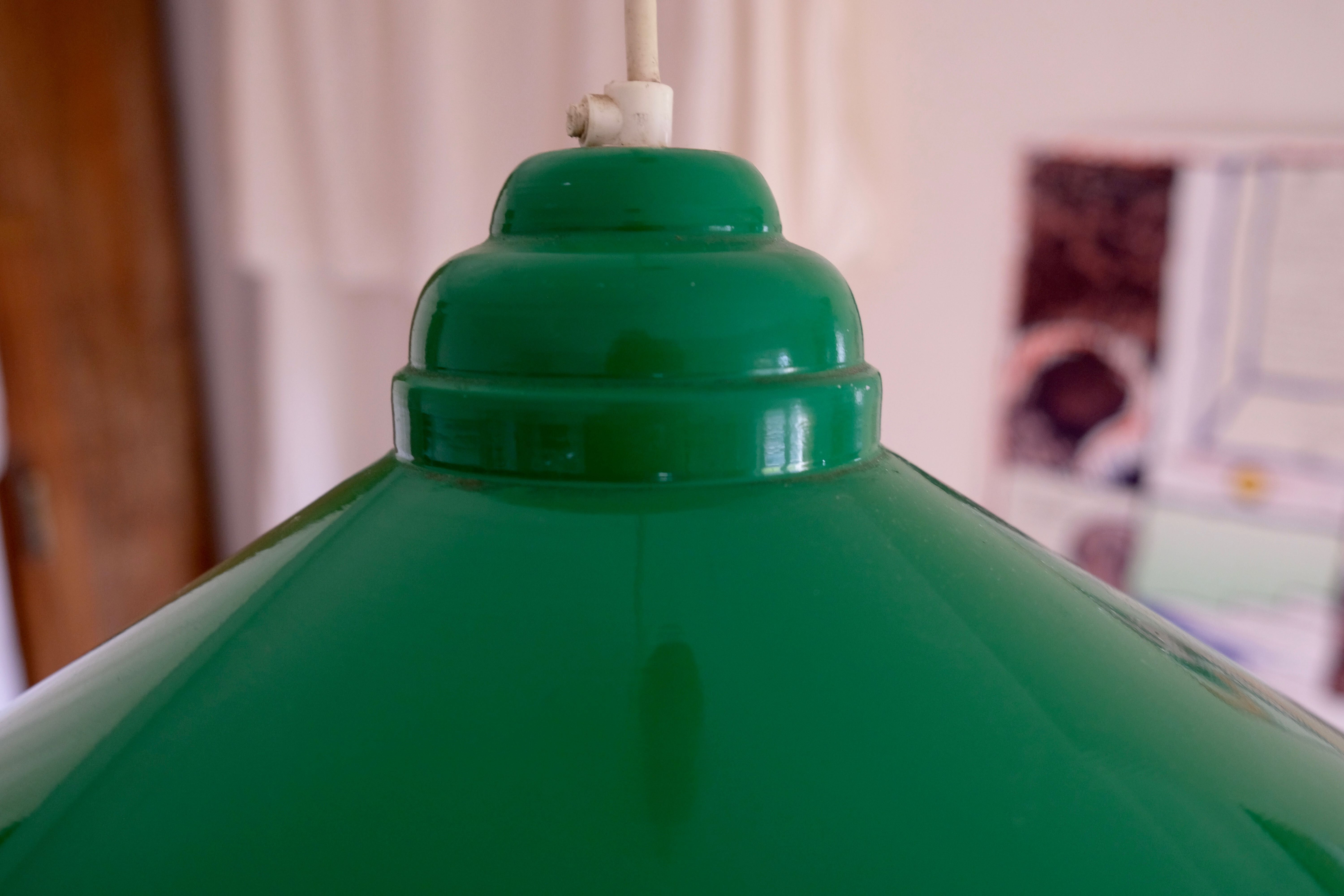 Industrial hanging in green metal with pulley