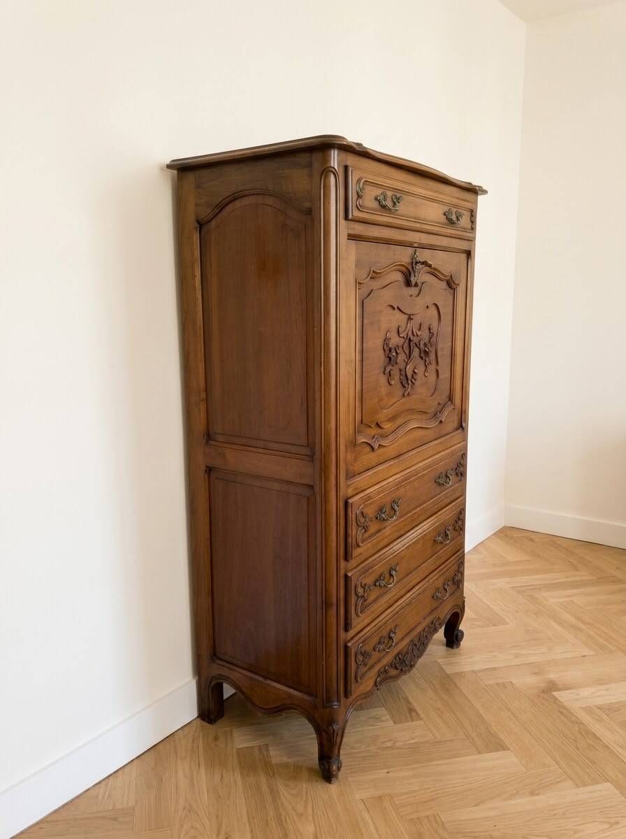 Secrétaire ancien en bois massif sculpté