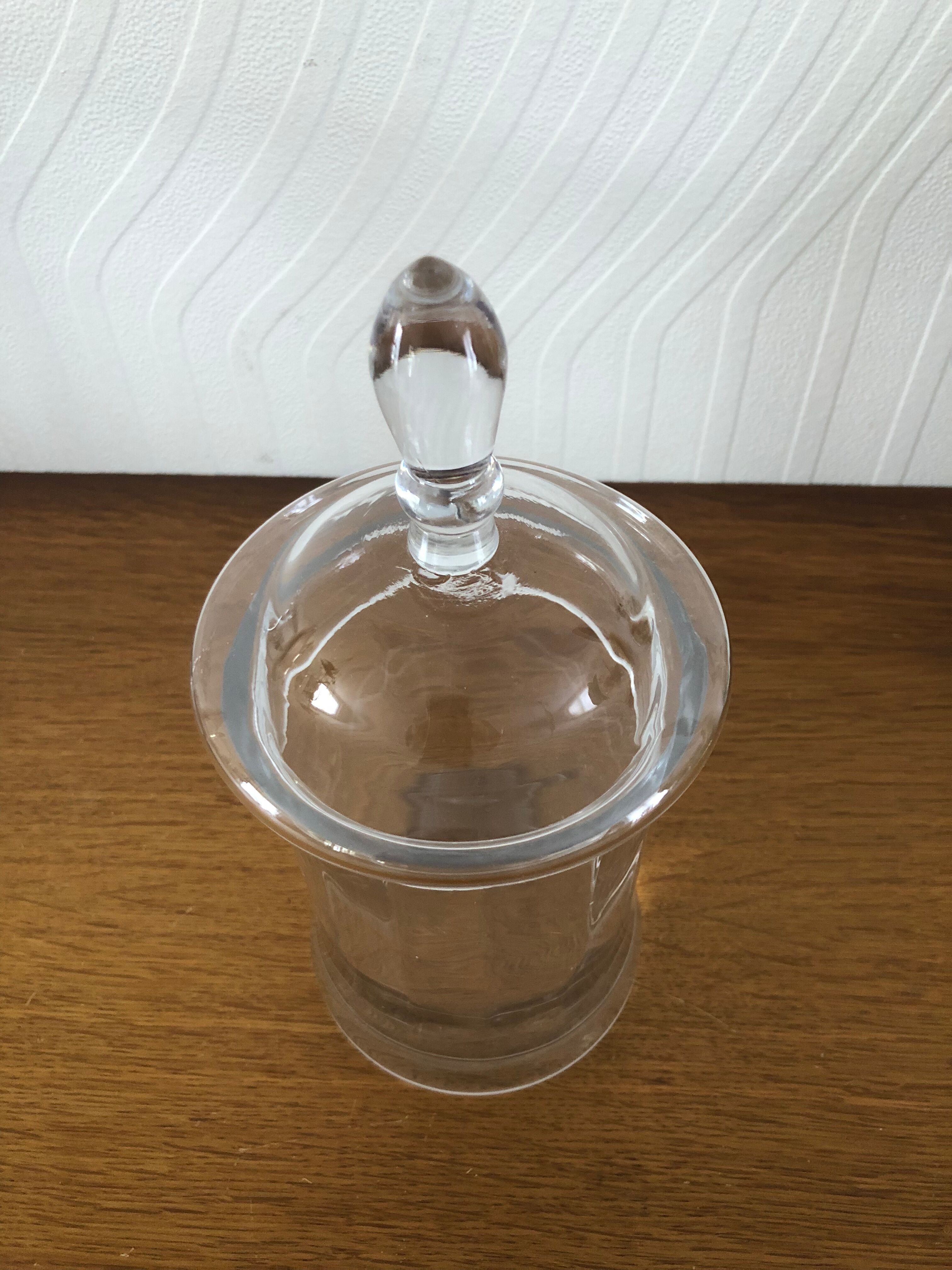 Bonbonnière with its glass lid