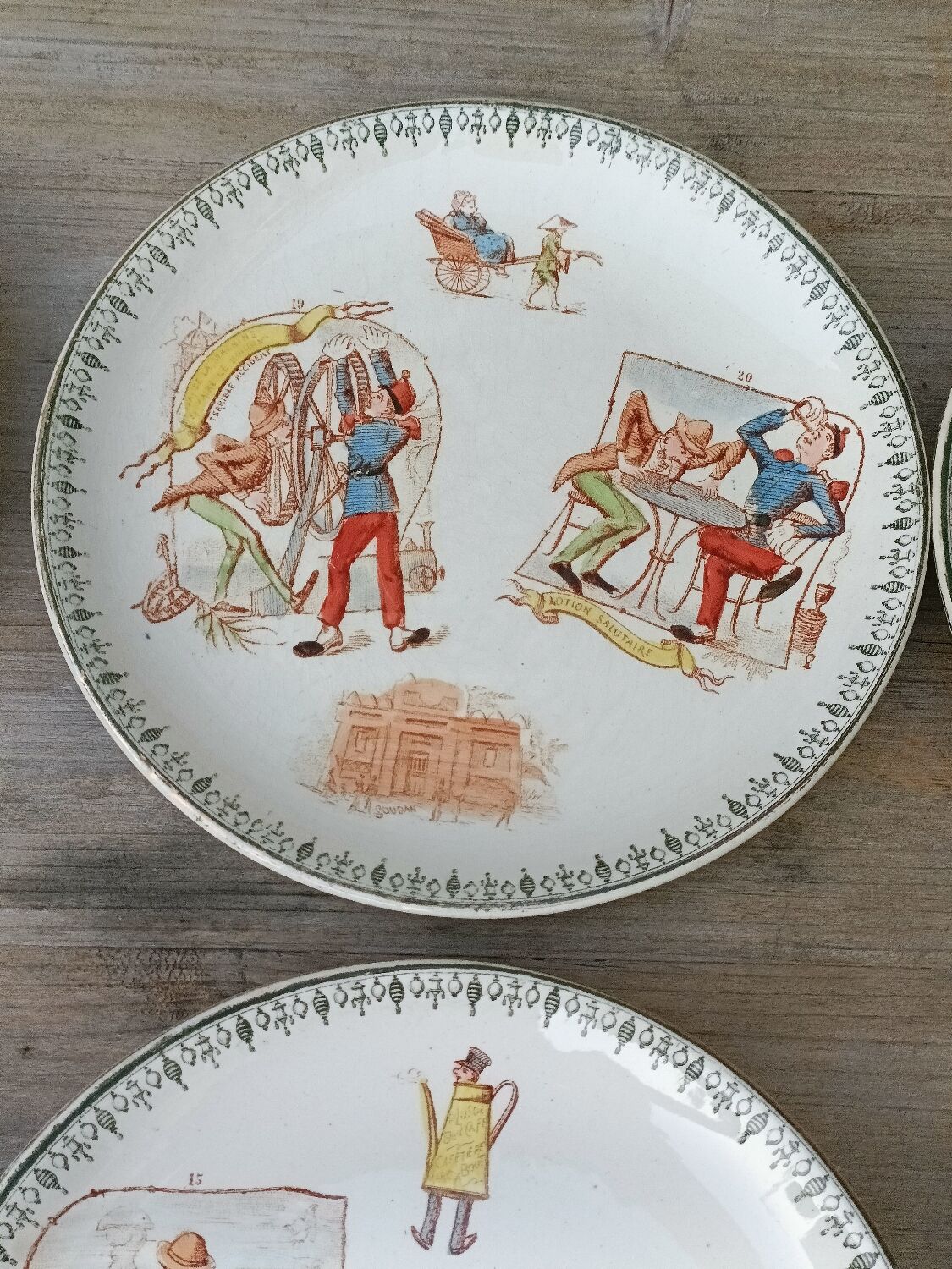 Talking dessert plates, Choisy-le-Roi