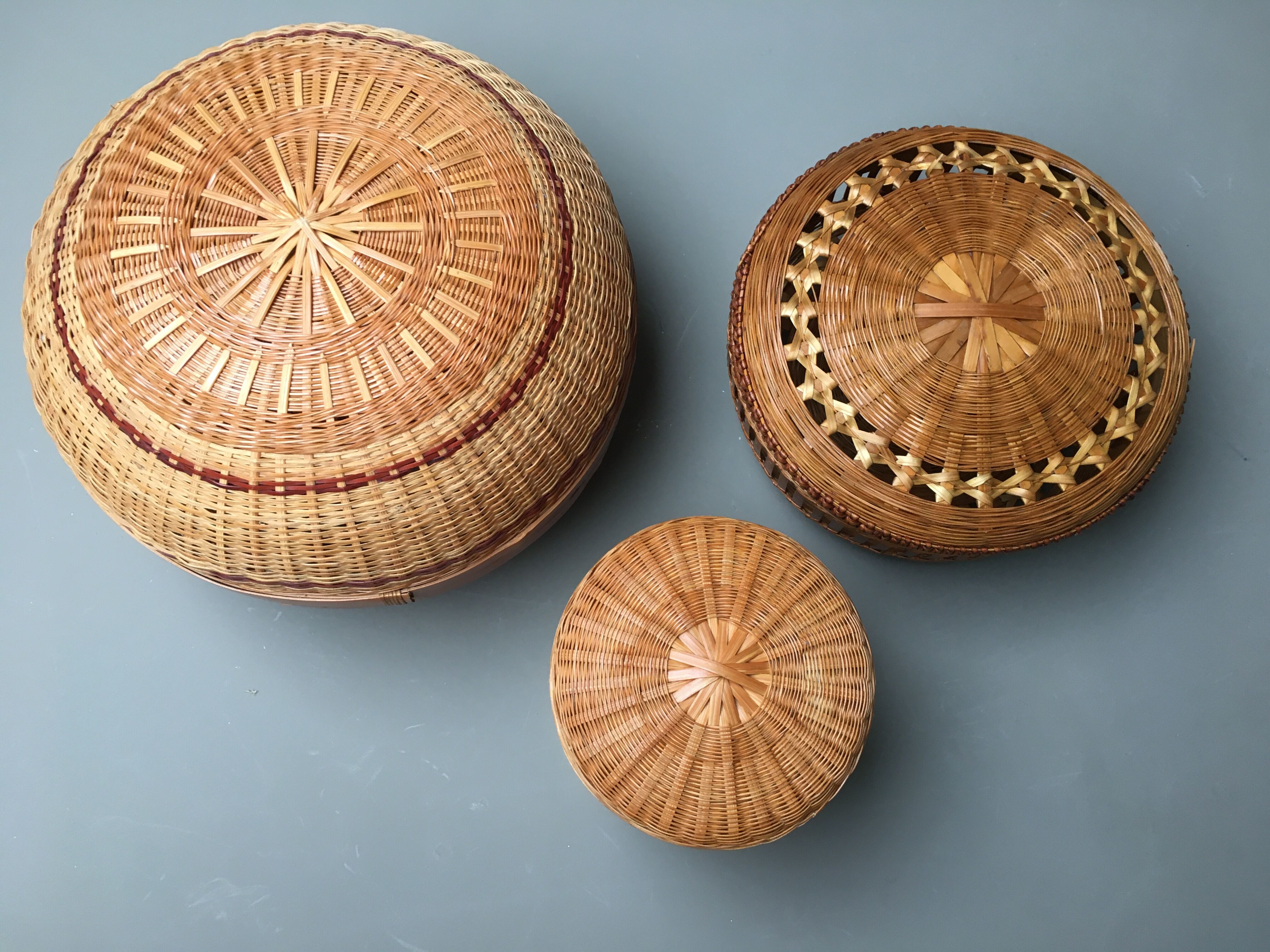 Lot of 3 bamboo lidbaskets